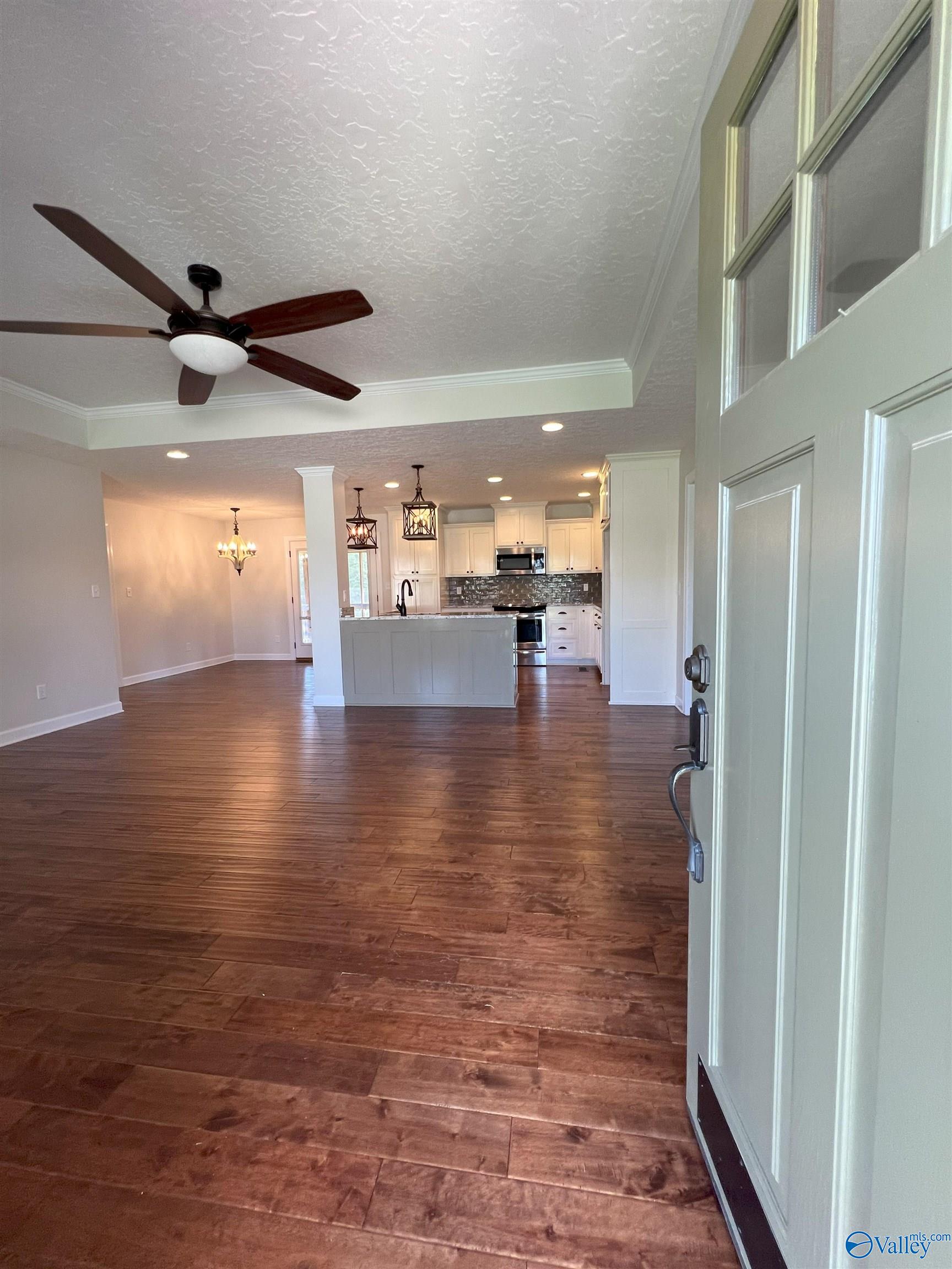 435 Creekside Circle