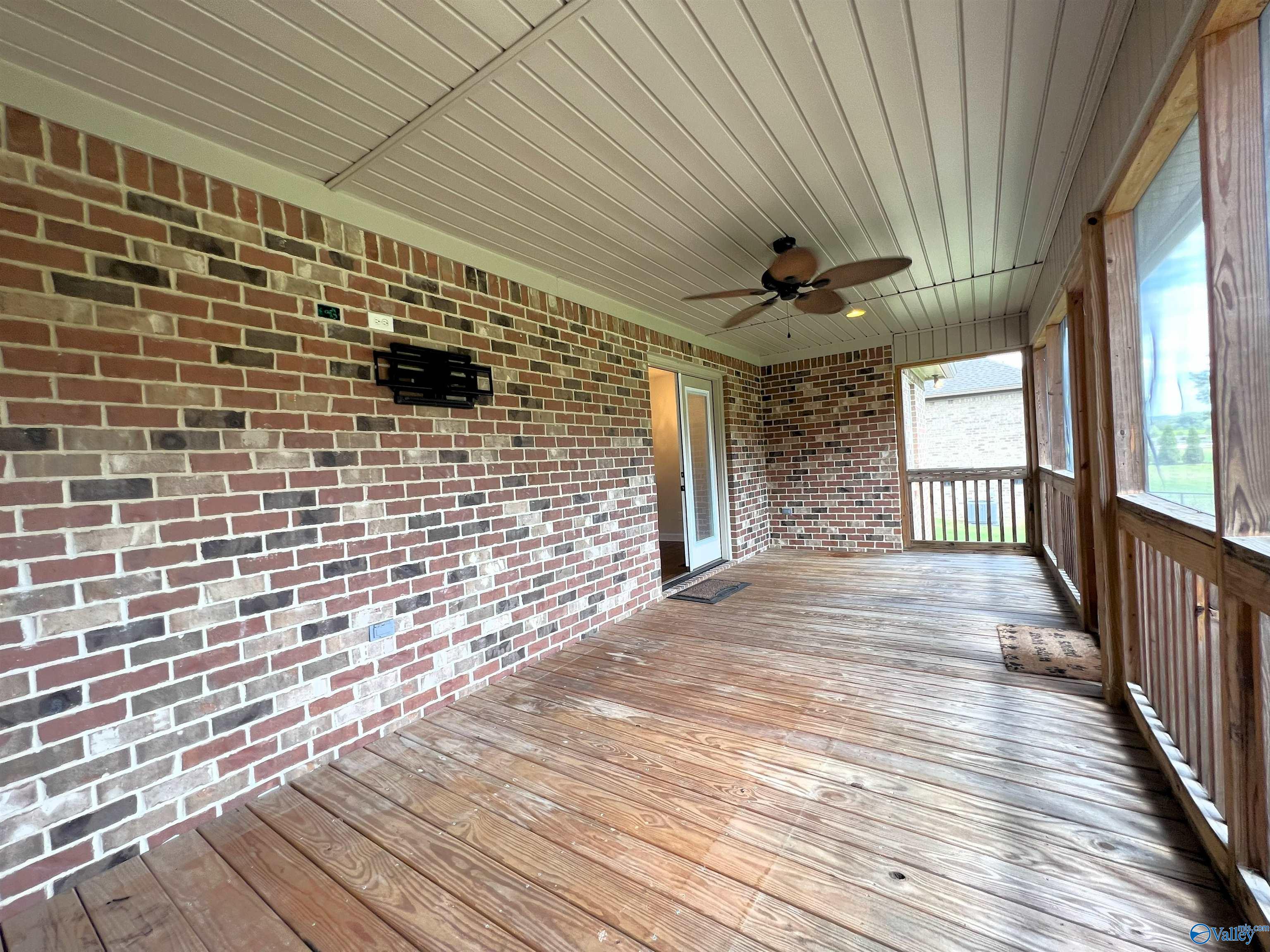 435 Creekside Circle