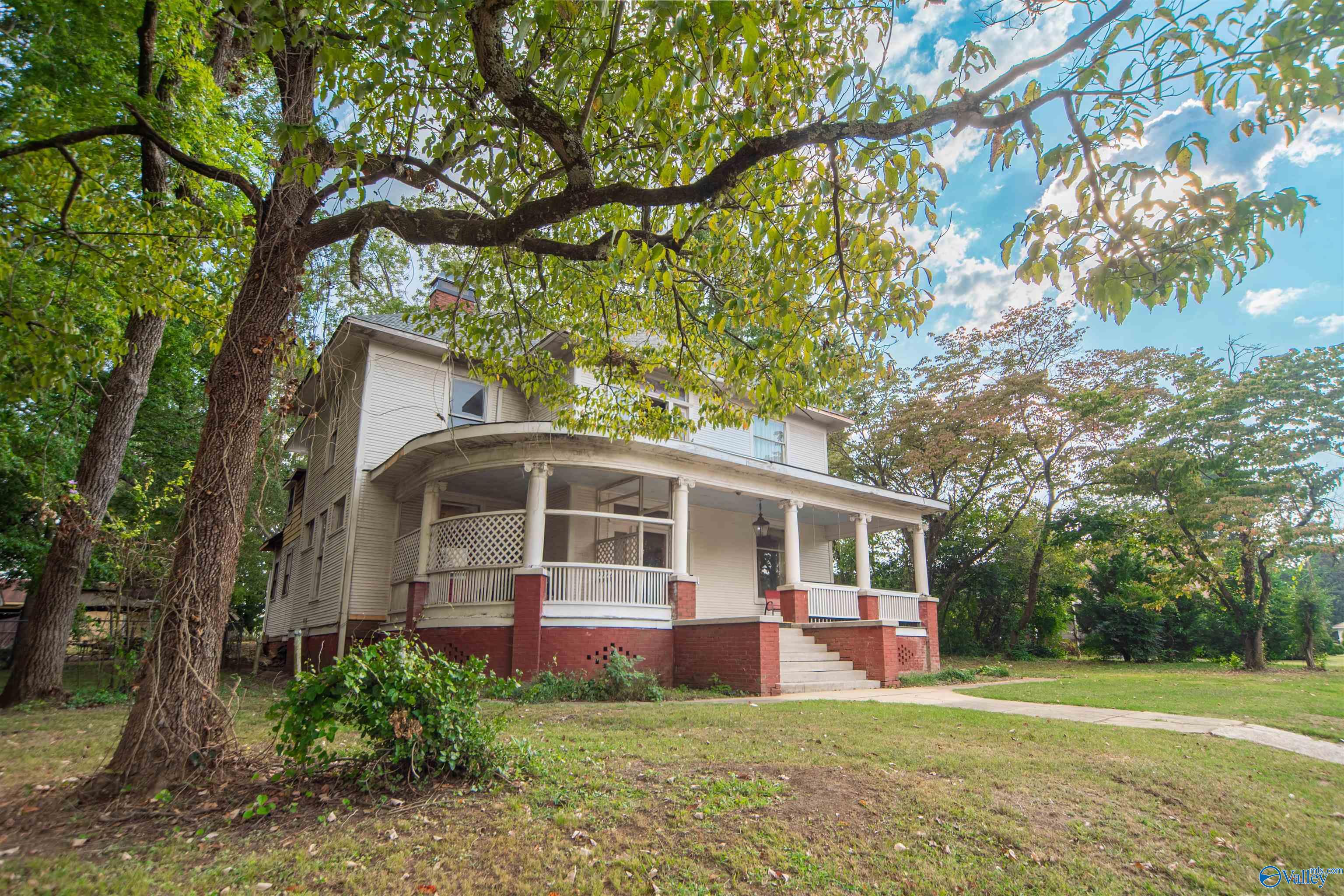 505 Hughes Avenue NE