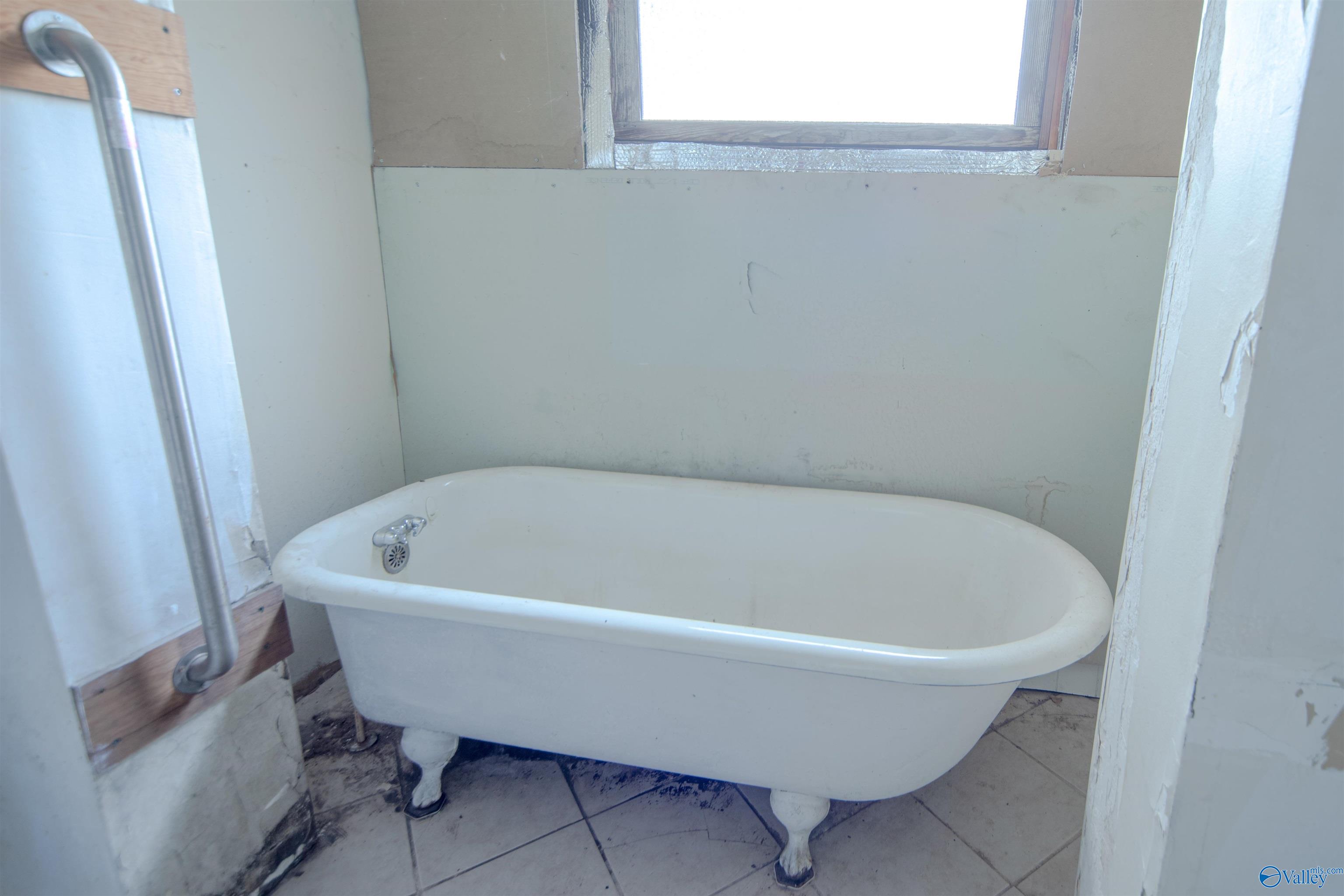 505 Hughes Avenue NE