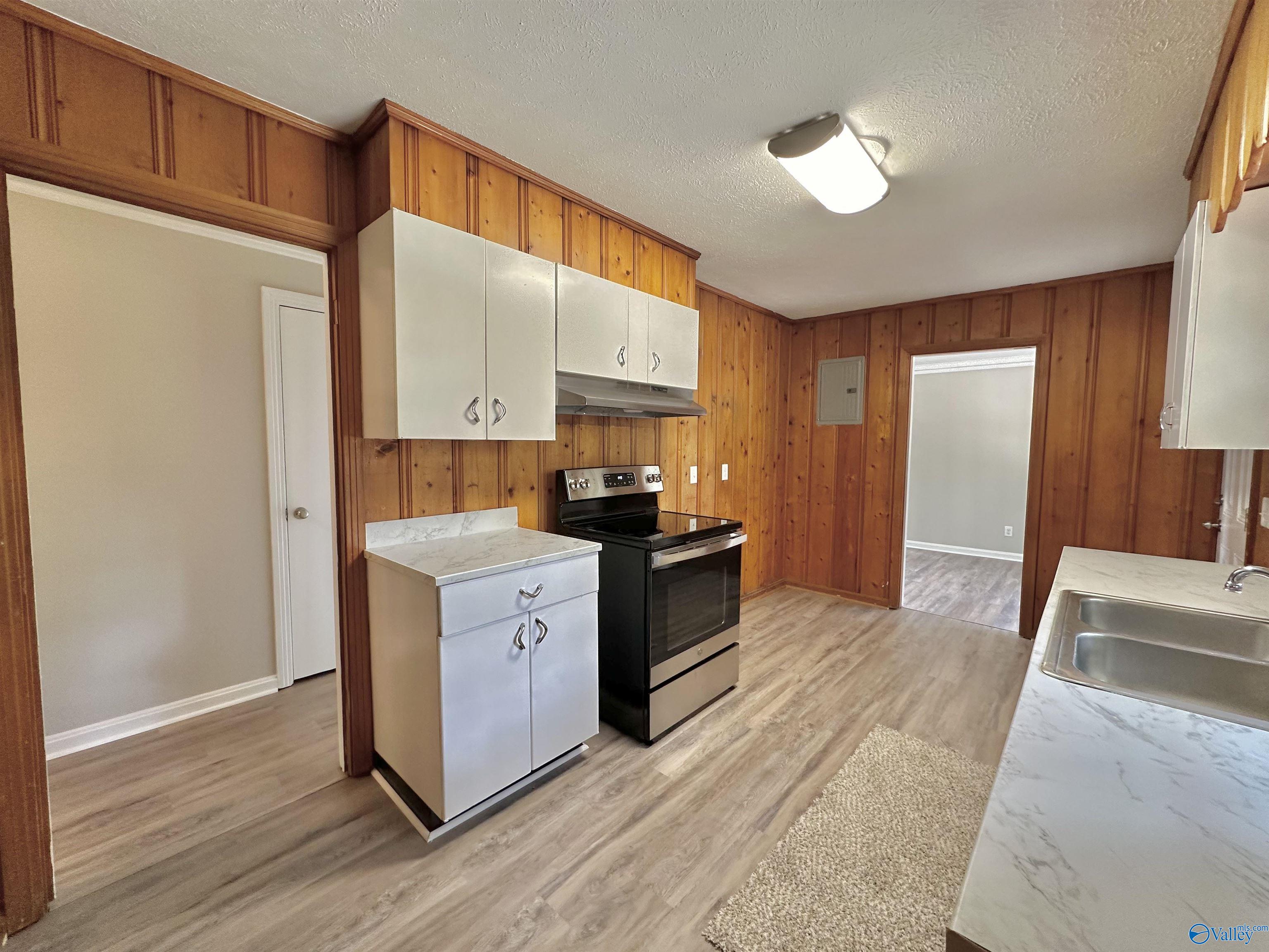 1633 Arrowhead Drive