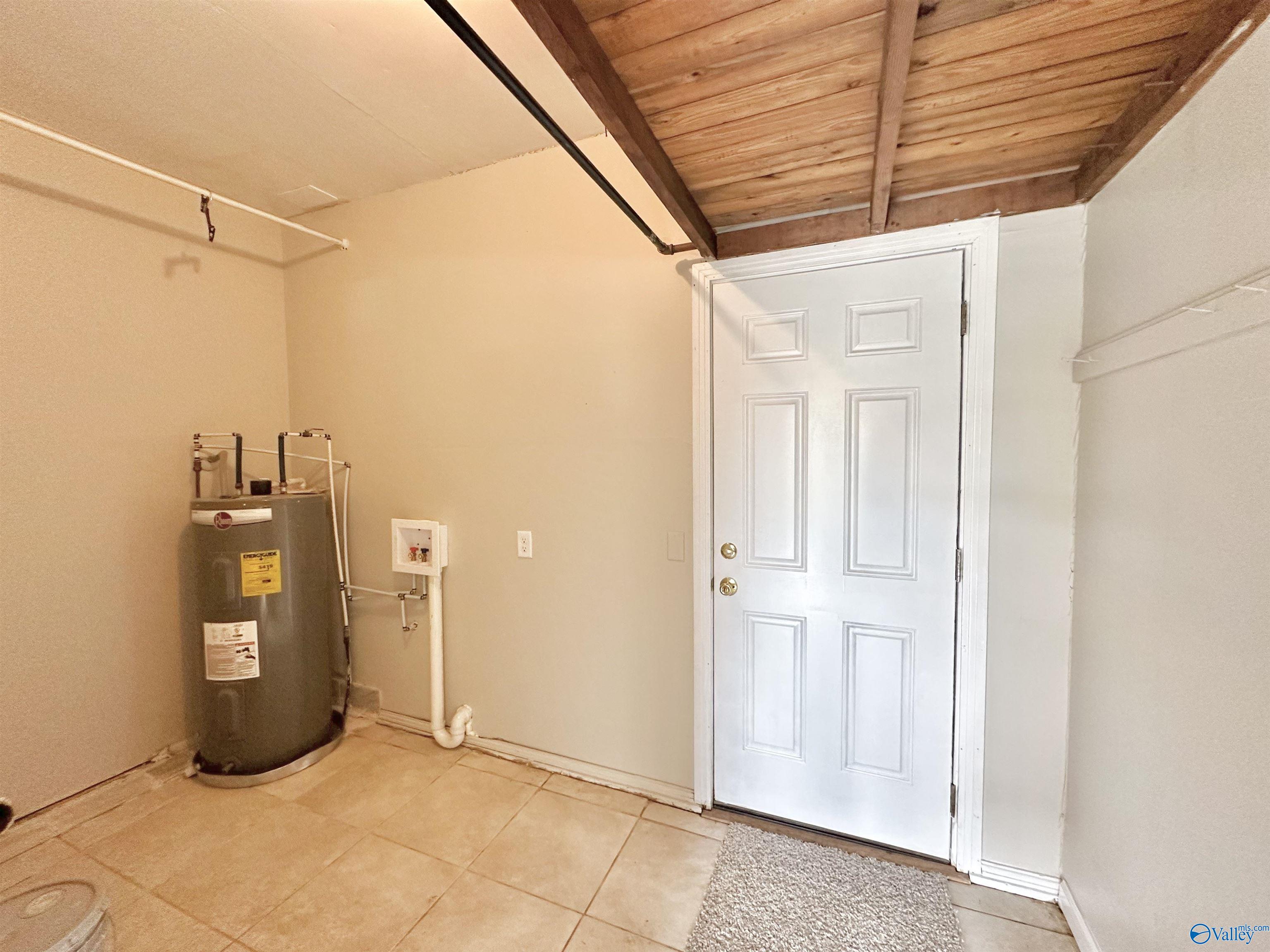 1633 Arrowhead Drive