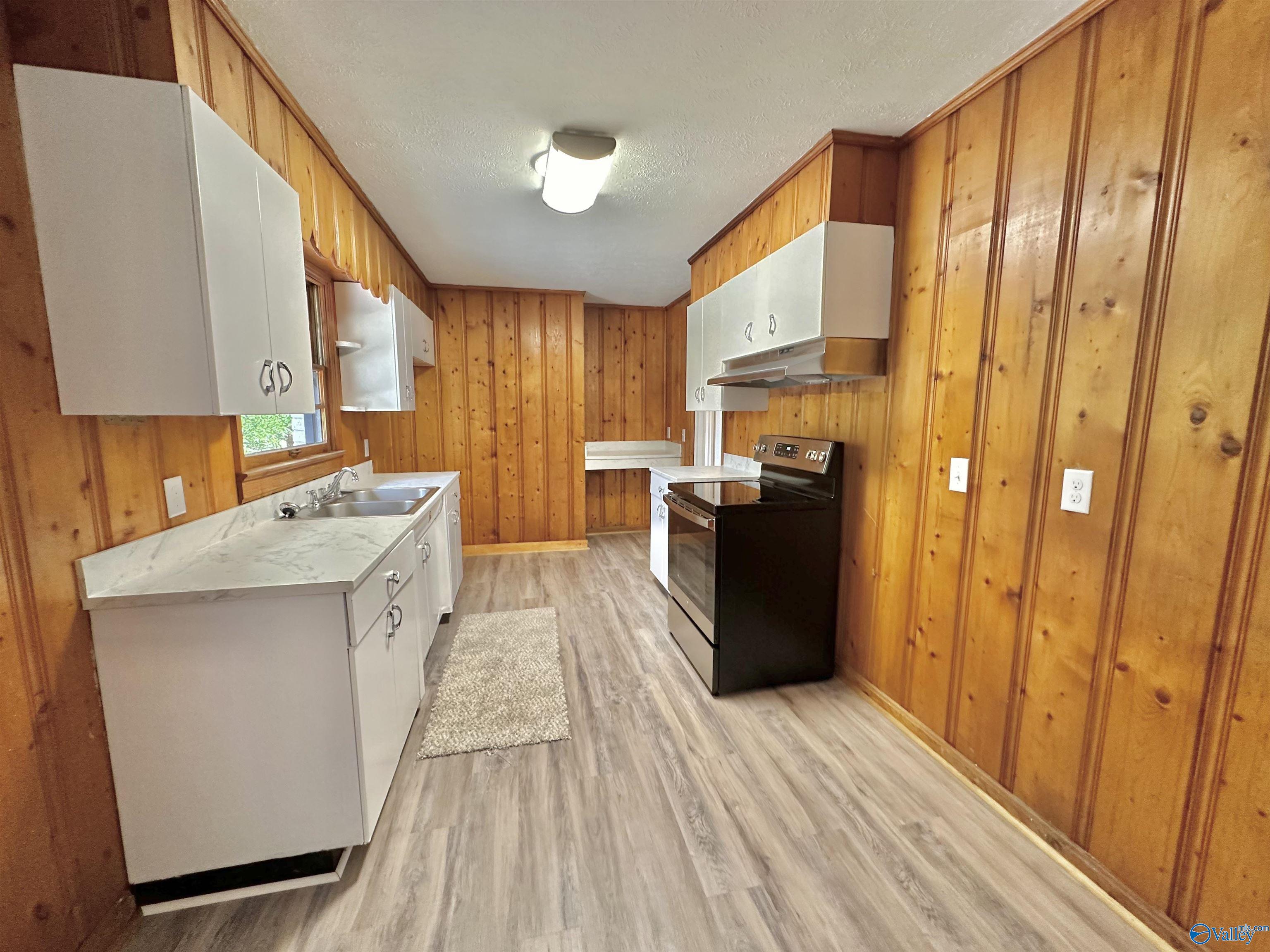 1633 Arrowhead Drive