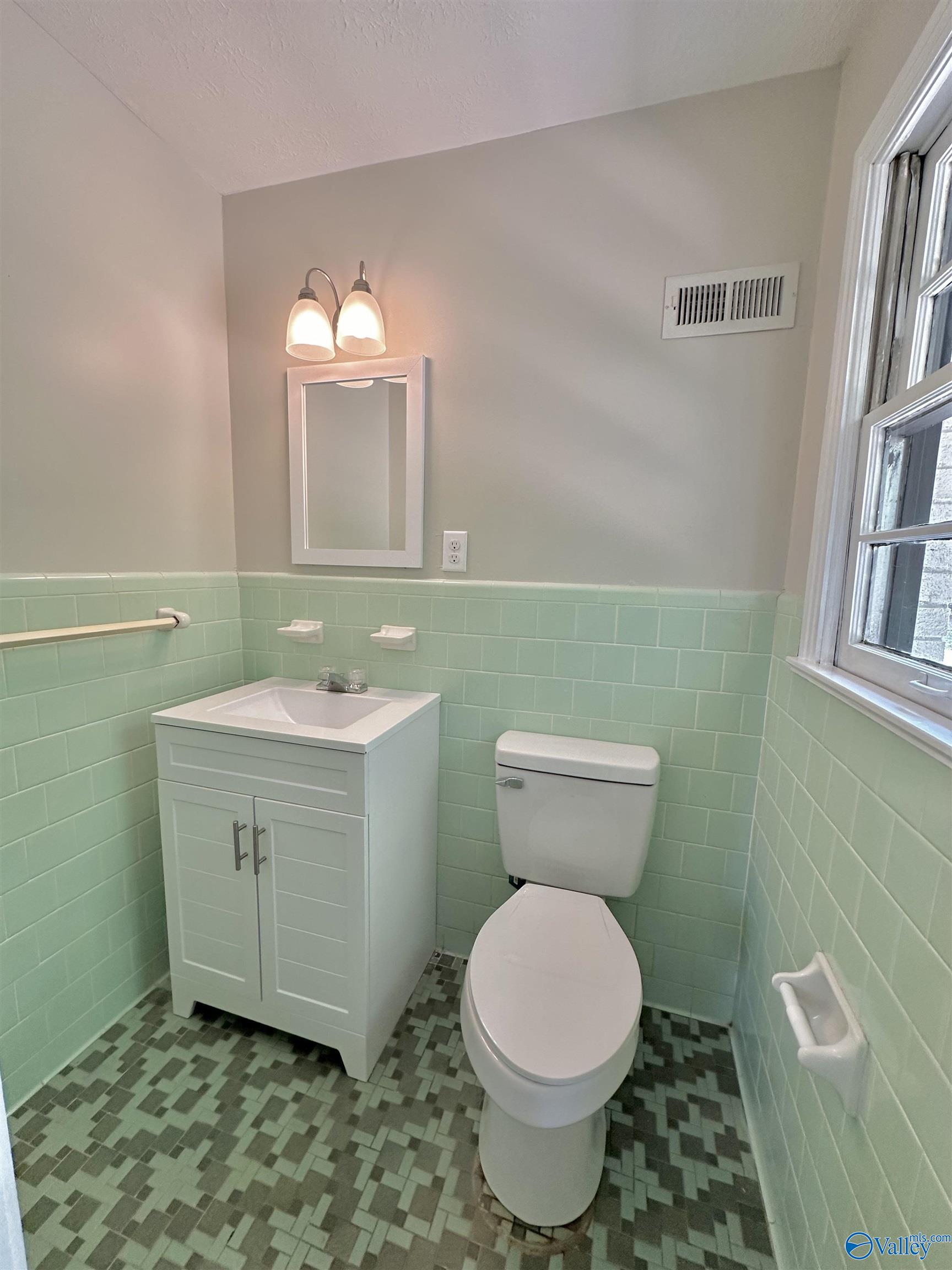 1633 Arrowhead Drive