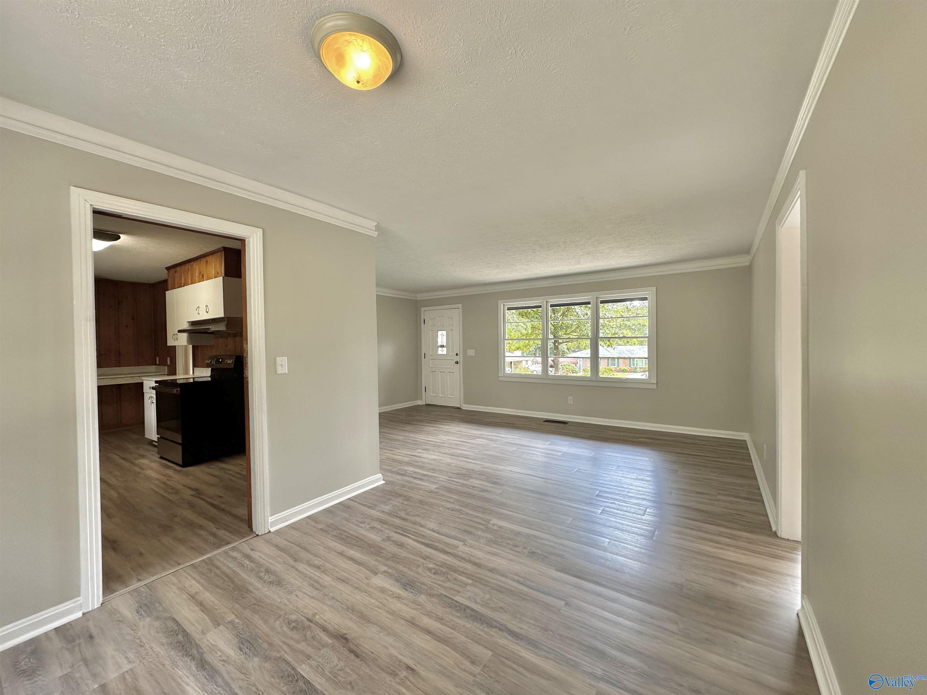 1633 Arrowhead Drive