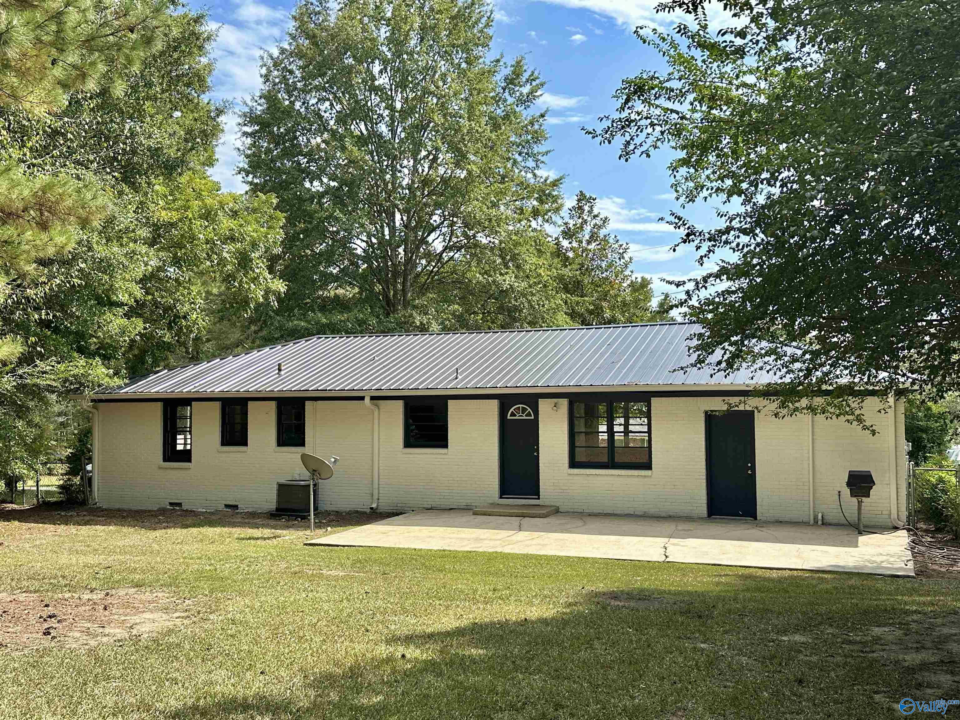 1633 Arrowhead Drive