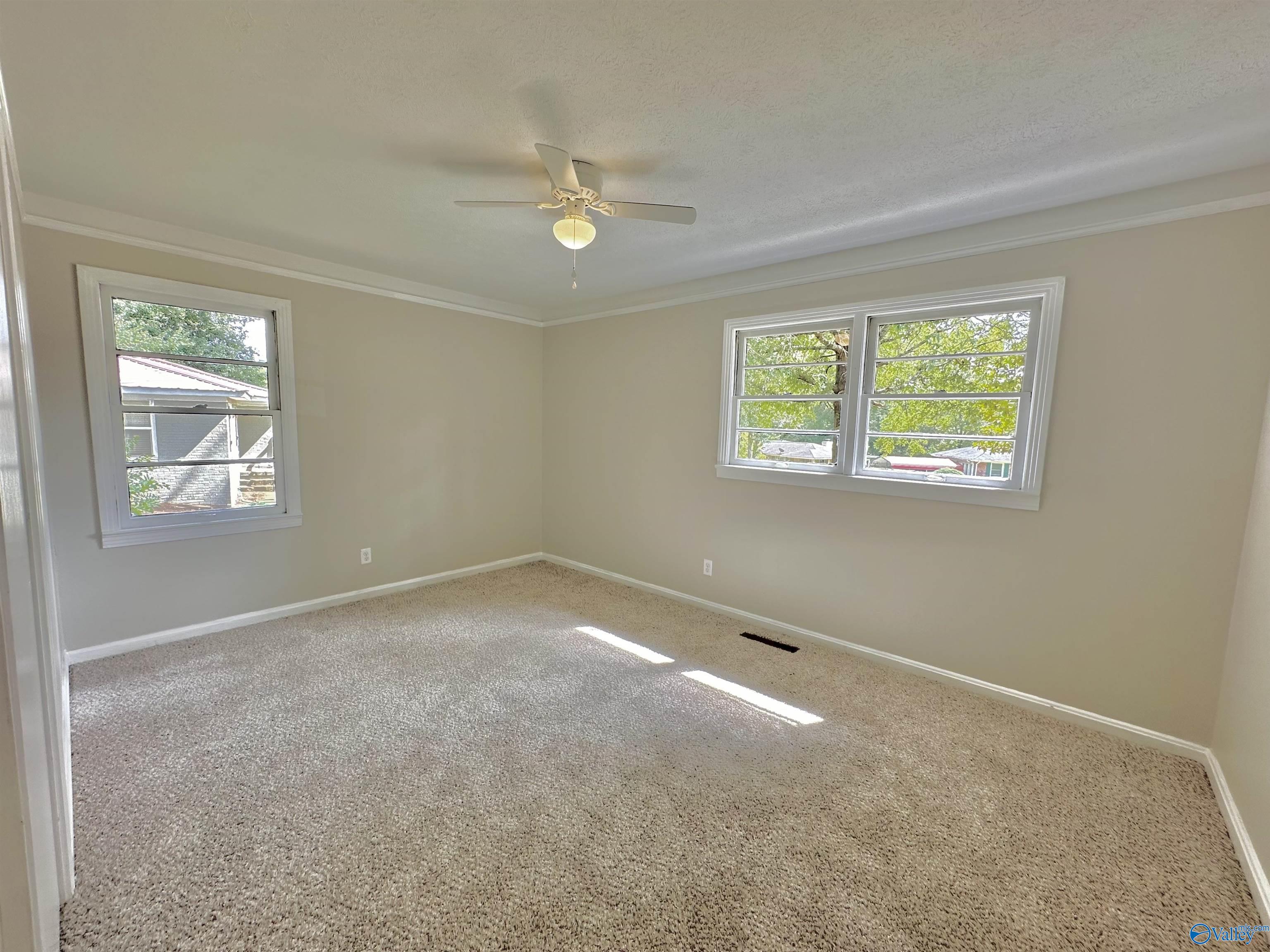 1633 Arrowhead Drive