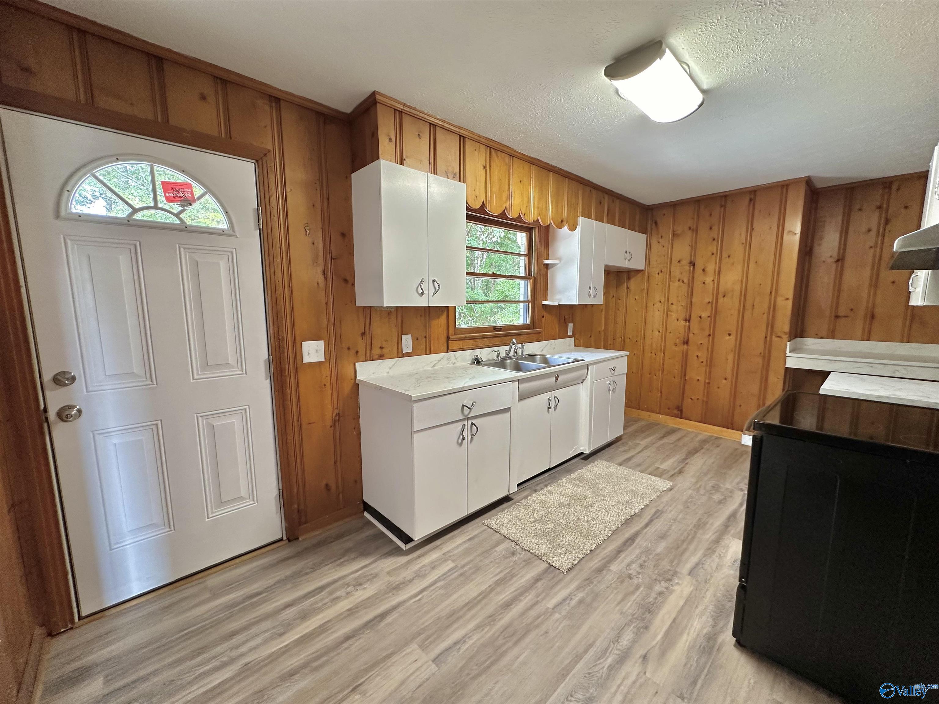 1633 Arrowhead Drive