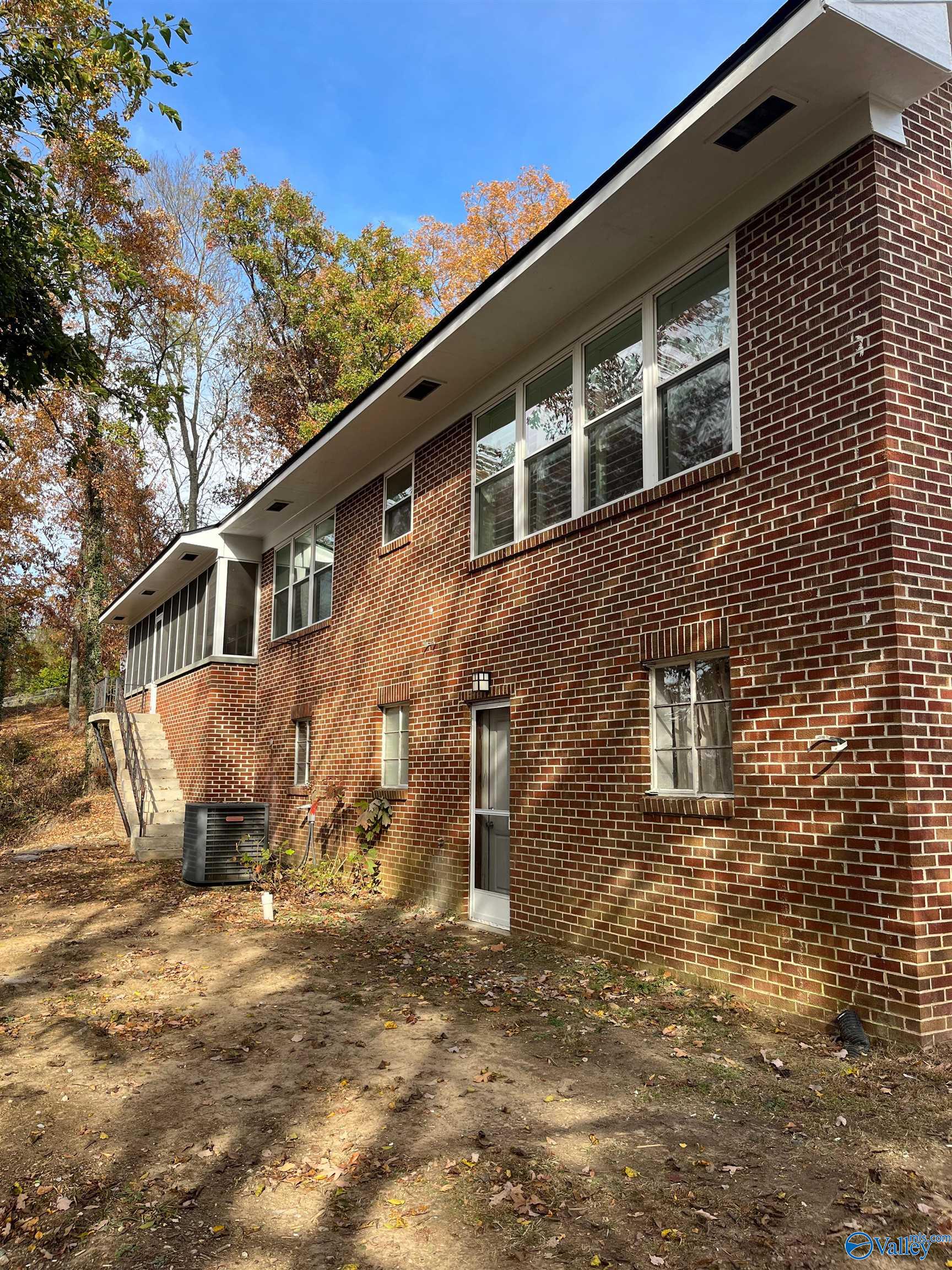 2626 Valleyview Road