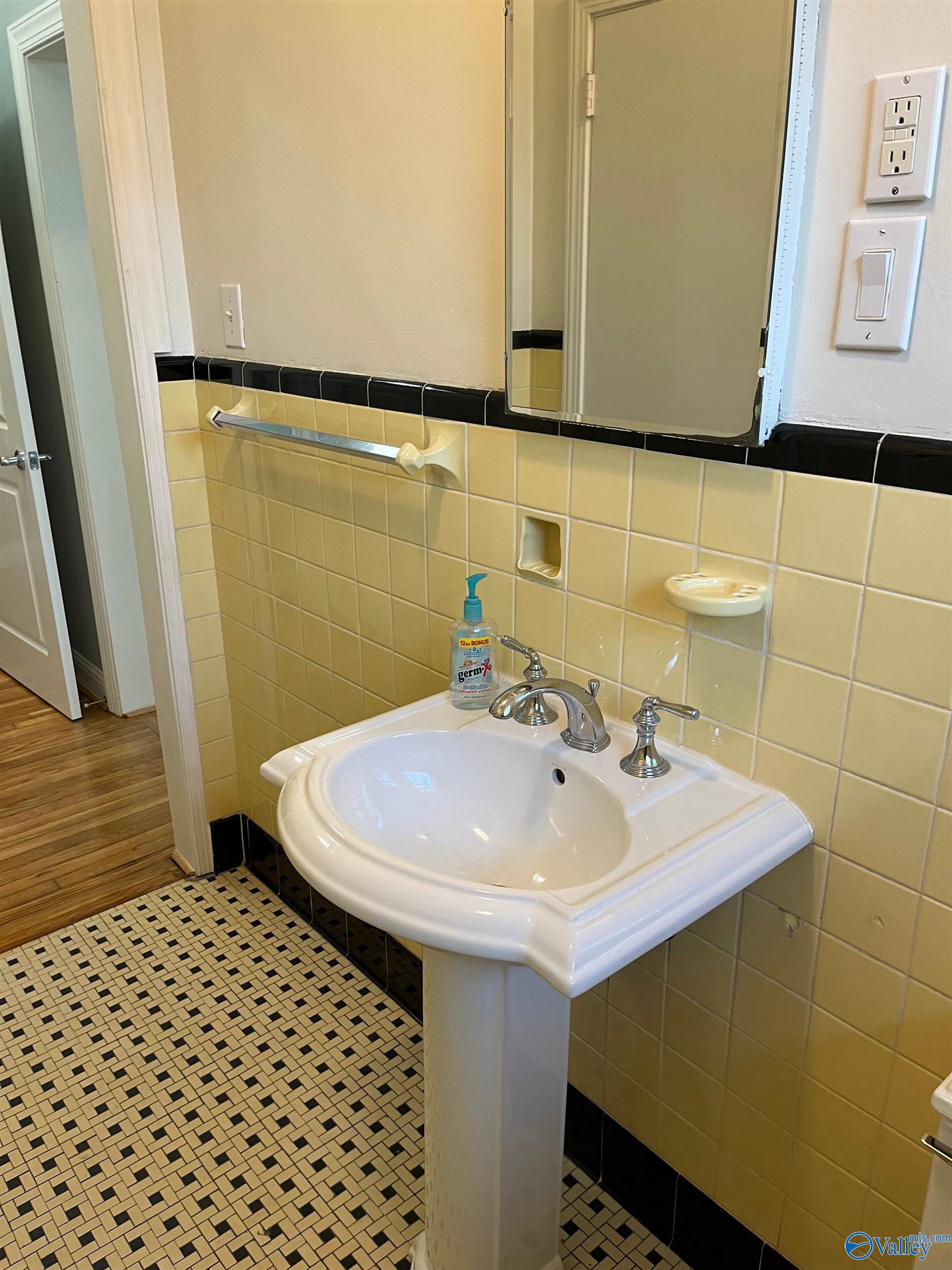 2626 Valleyview Road