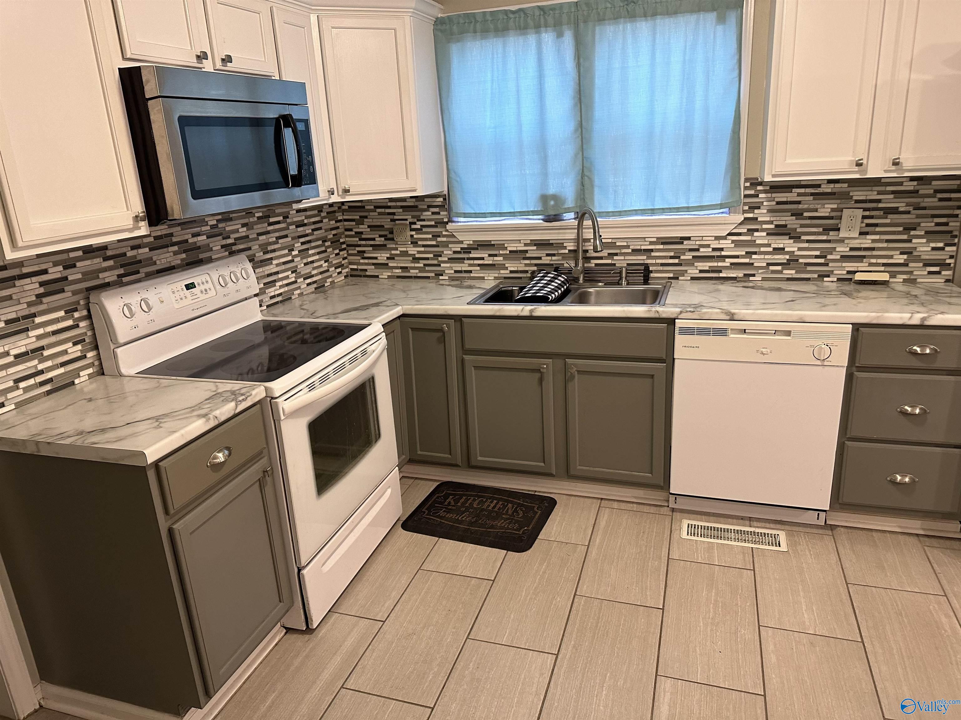 404 N College Street