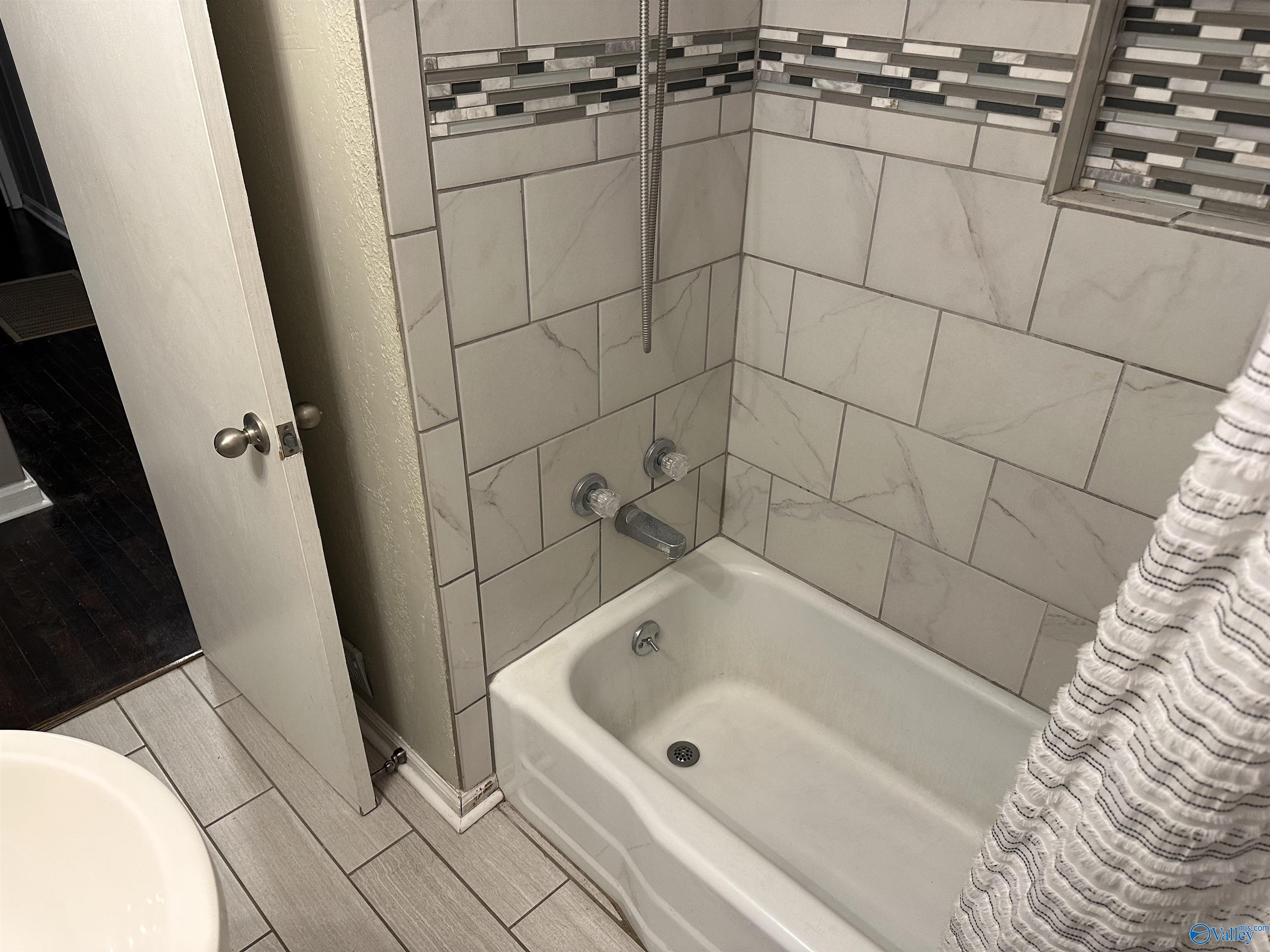 404 N College Street