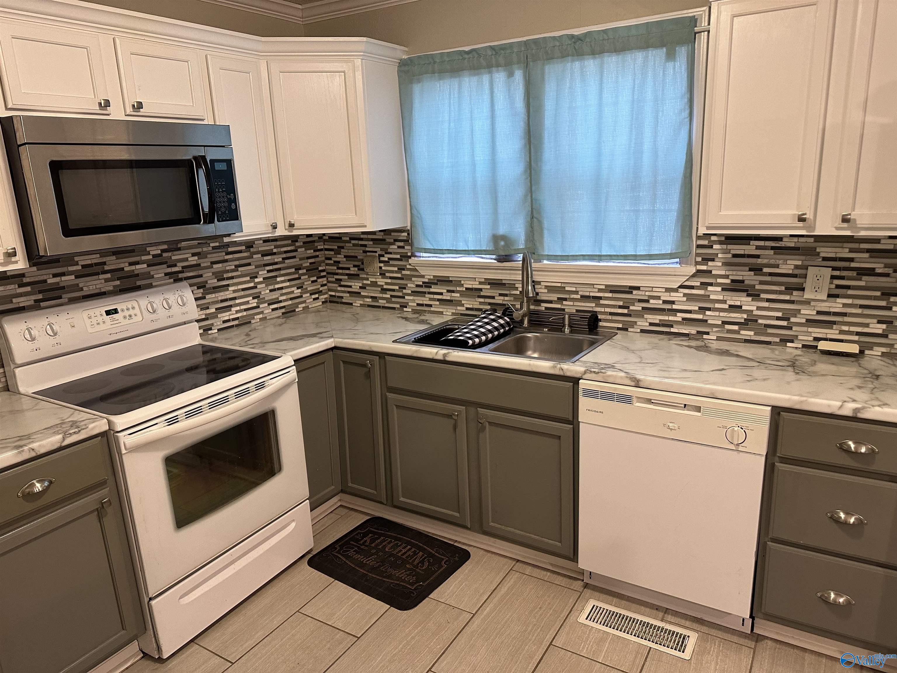 404 N College Street