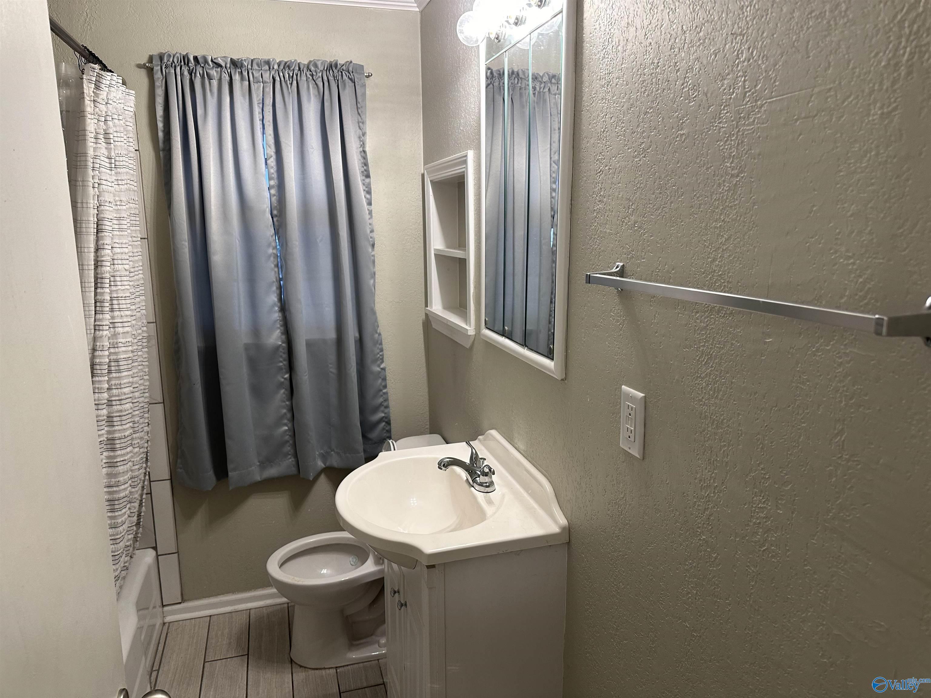 404 N College Street