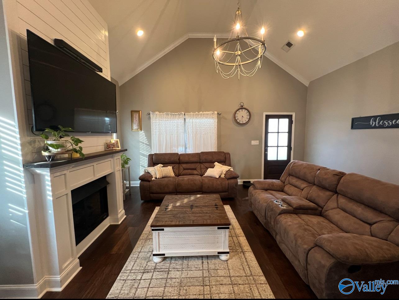 2411 Abernathy Circle S