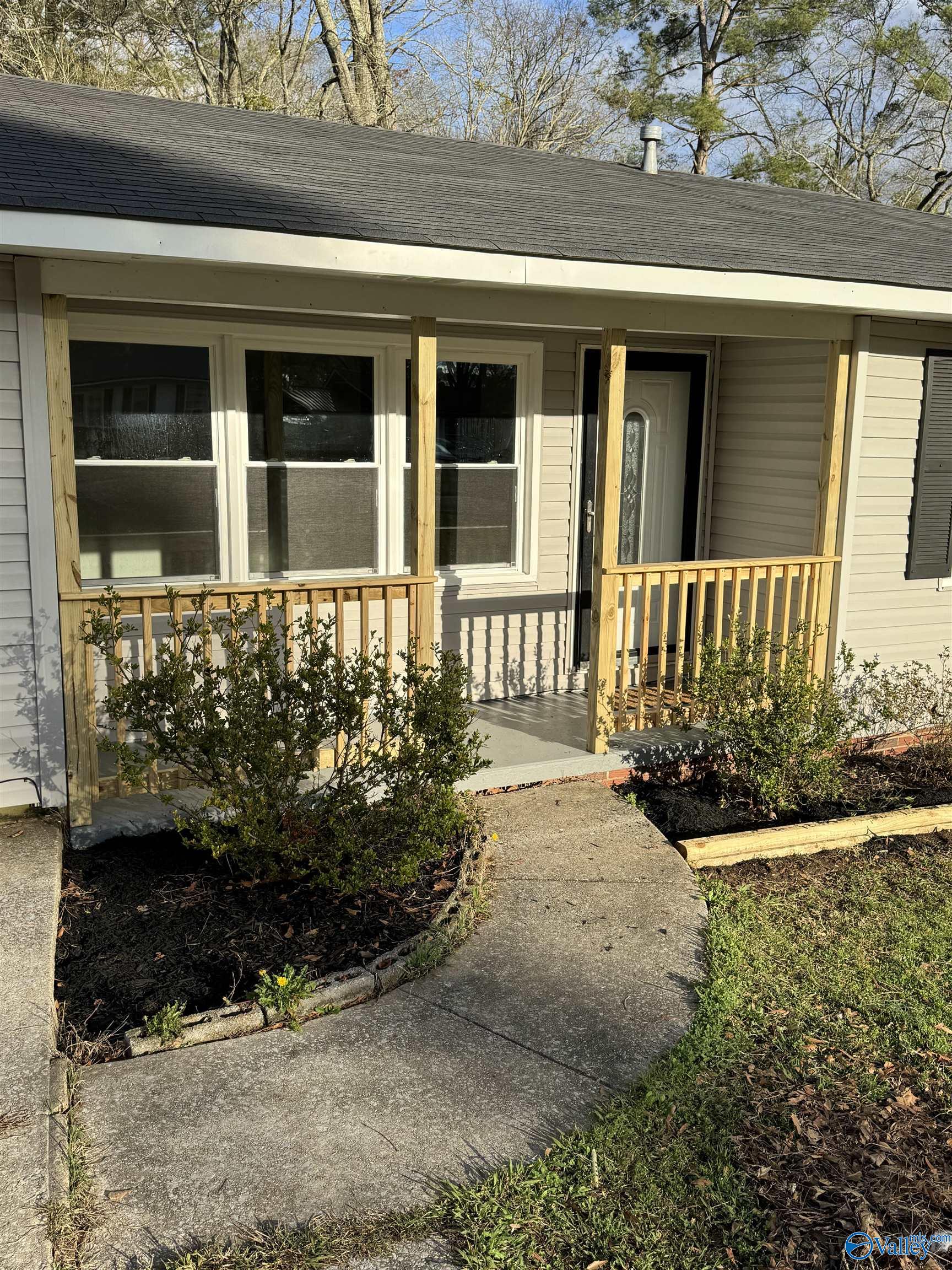 1632 Arrowhead Drive