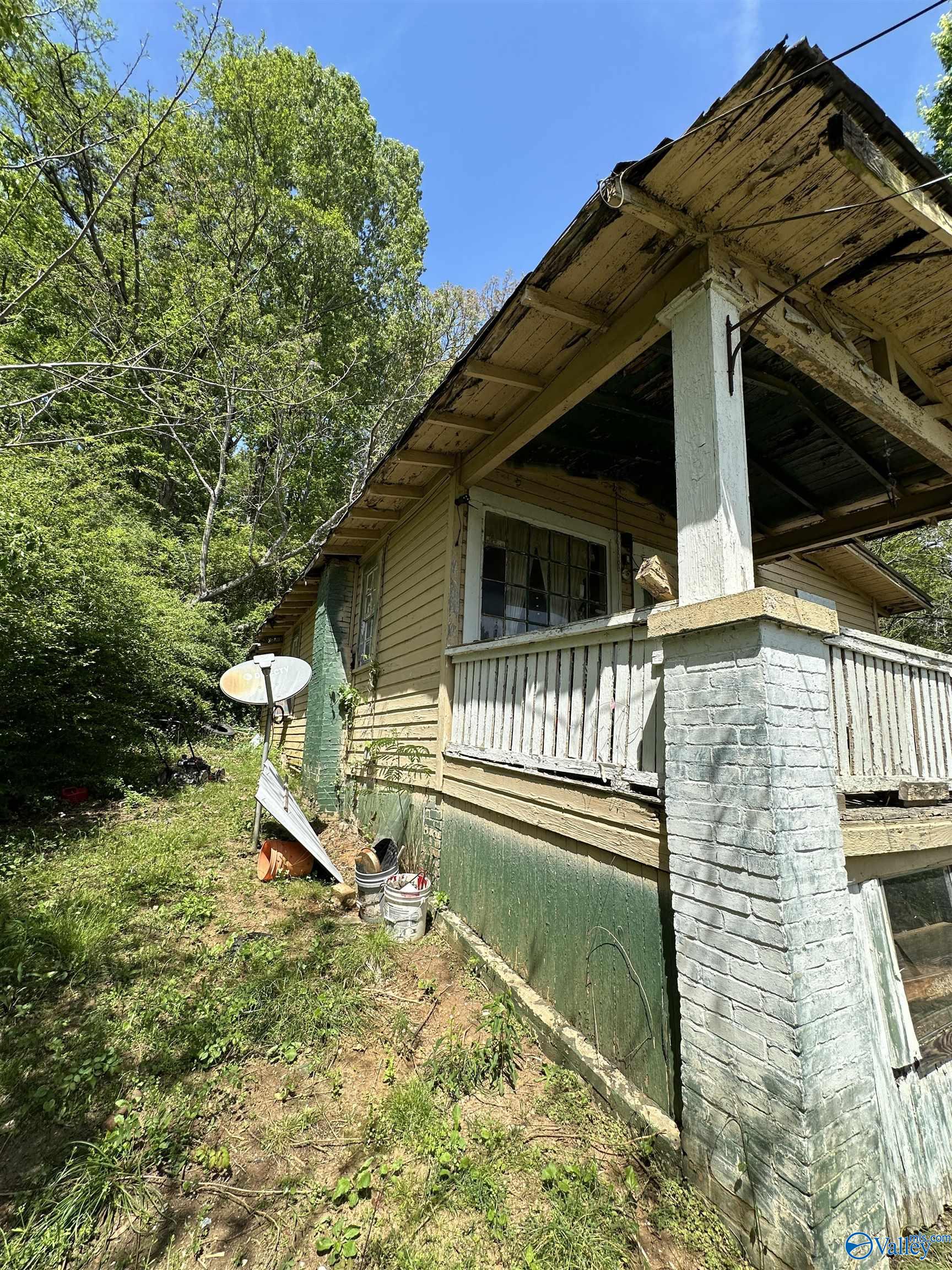 2203 E Tuscaloosa Avenue