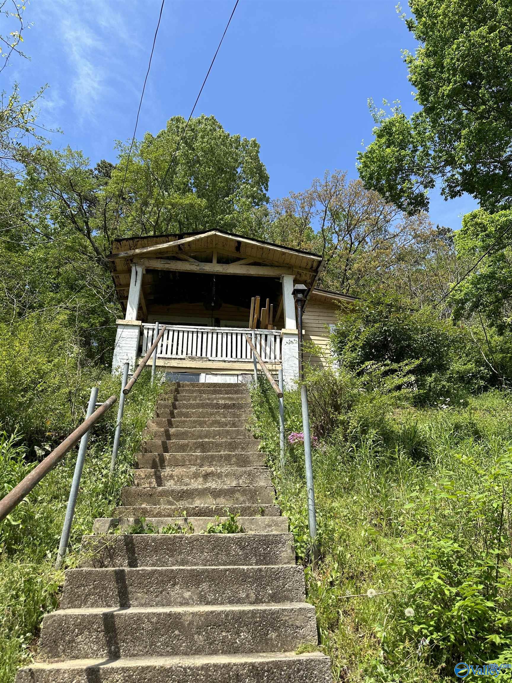 2203 E Tuscaloosa Avenue