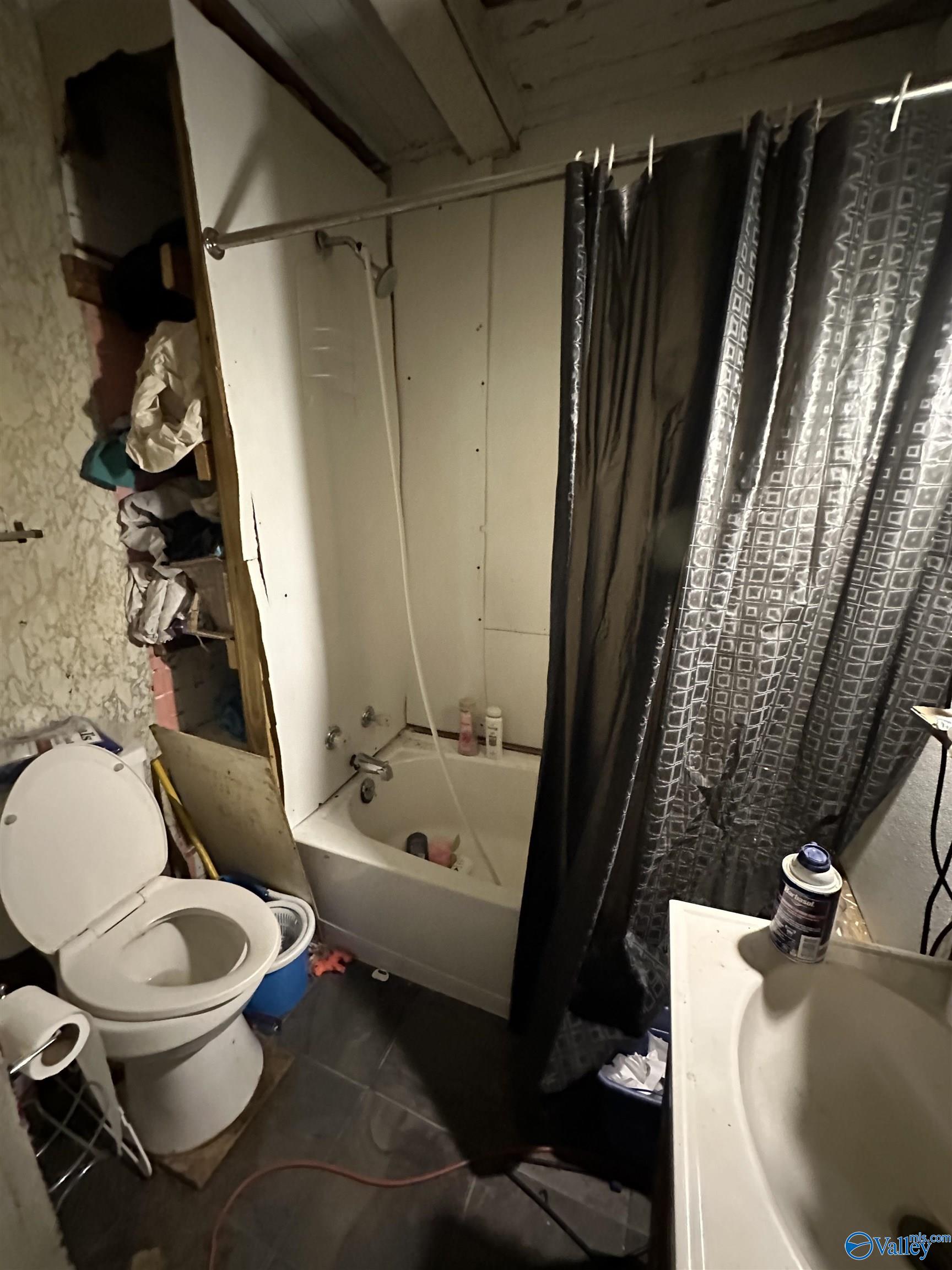 2203 E Tuscaloosa Avenue