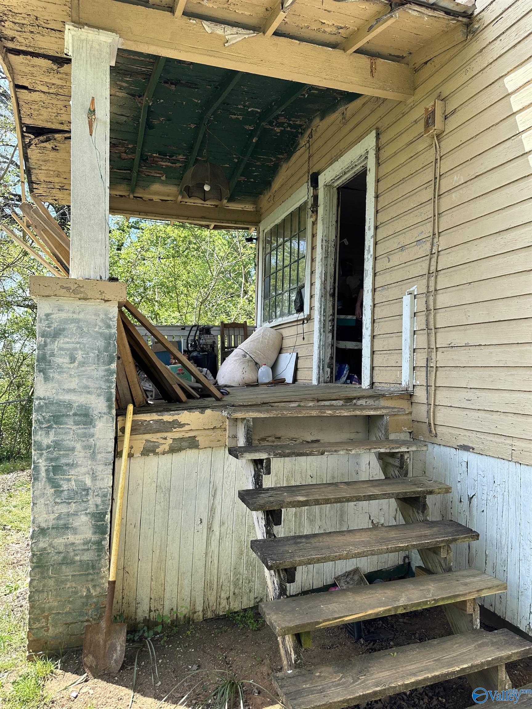 2203 E Tuscaloosa Avenue