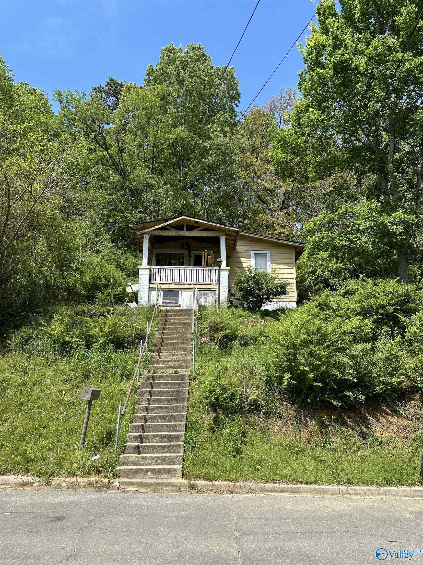 2203 E Tuscaloosa Avenue