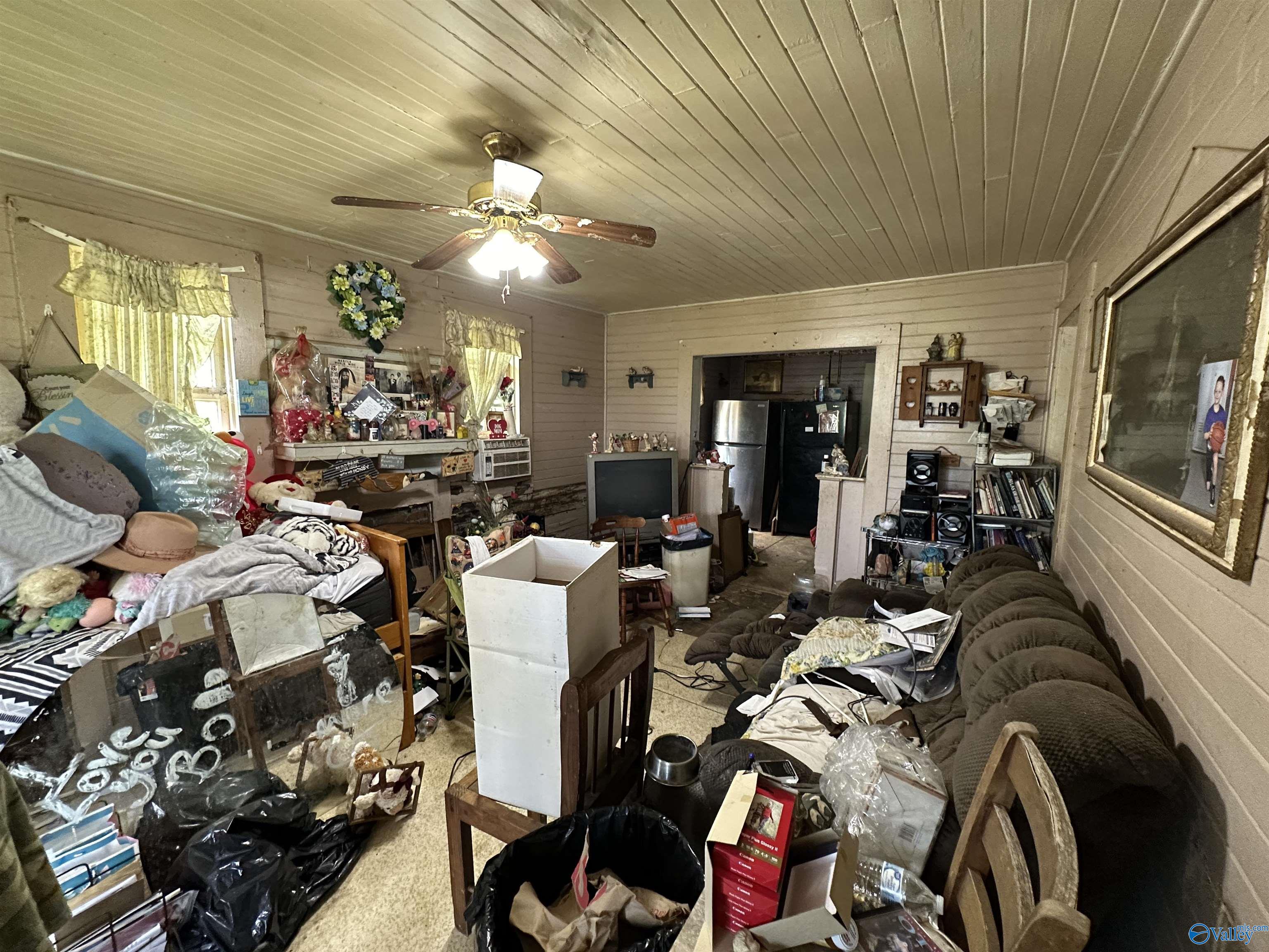 2203 E Tuscaloosa Avenue