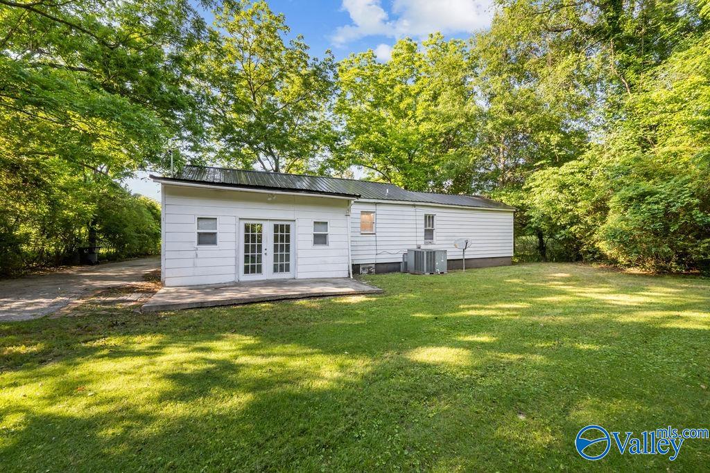 305 S College Street