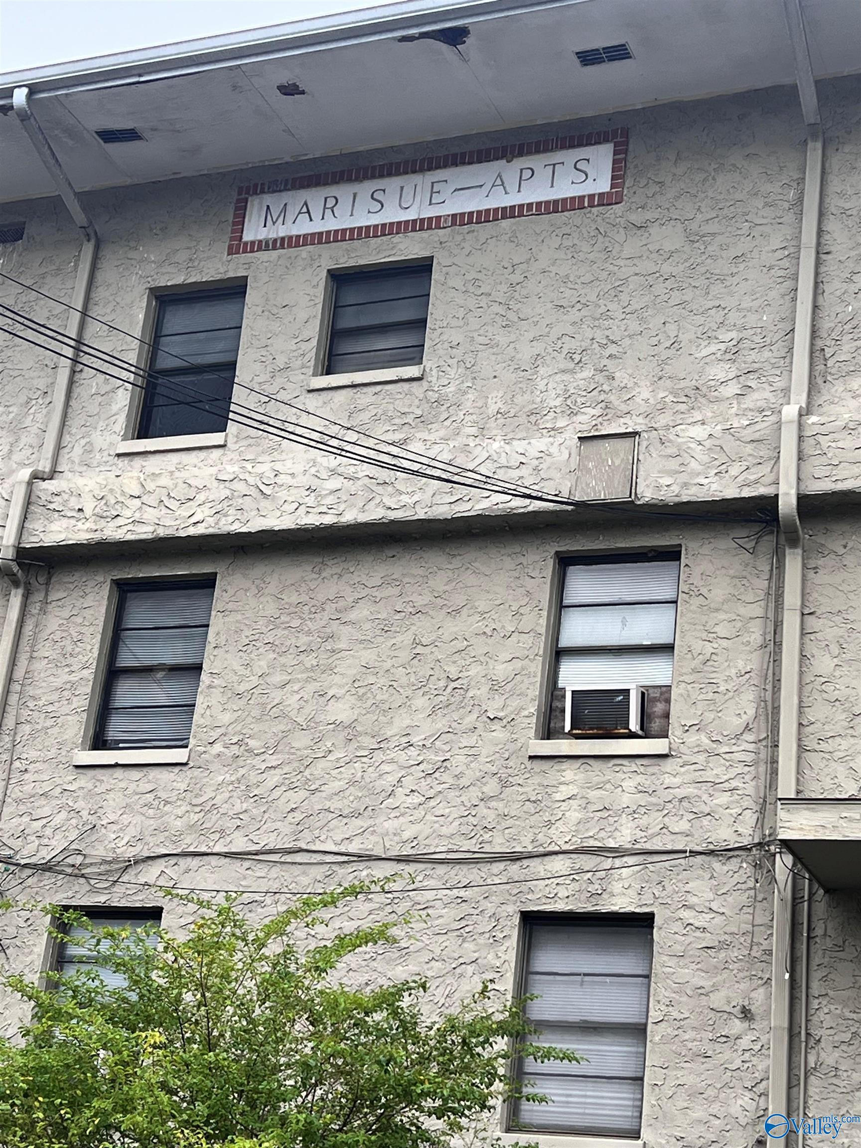 562 W Meighan Boulevard