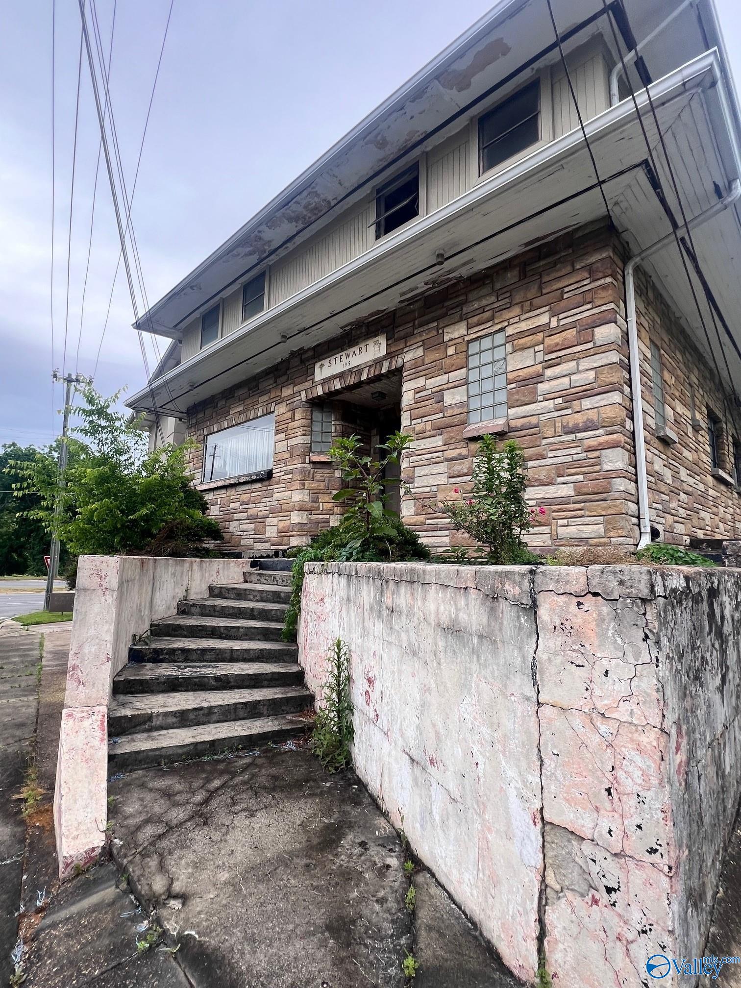 562 W Meighan Boulevard