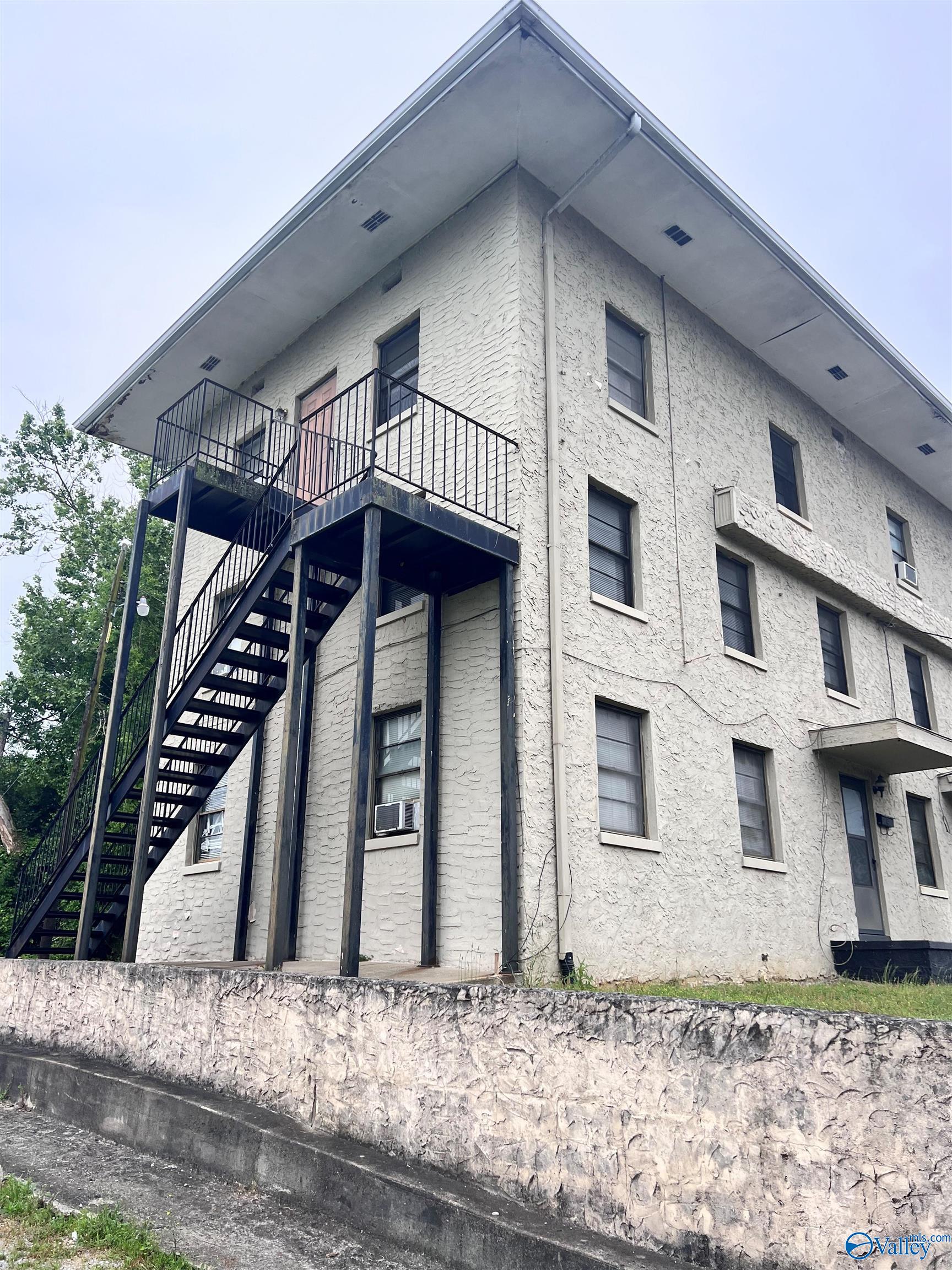 562 W Meighan Boulevard