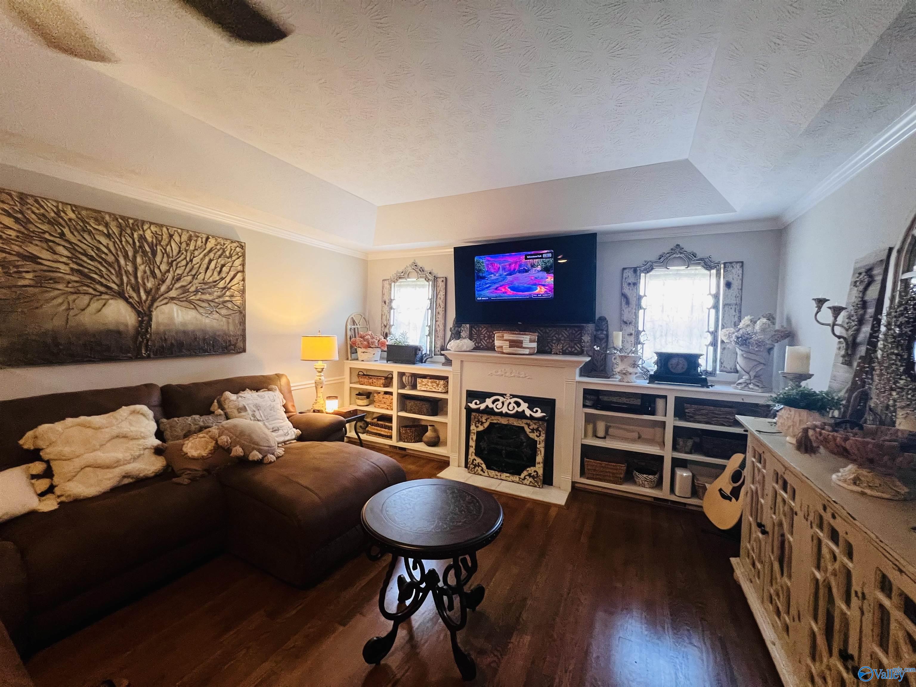 2960 Lakeshore Drive