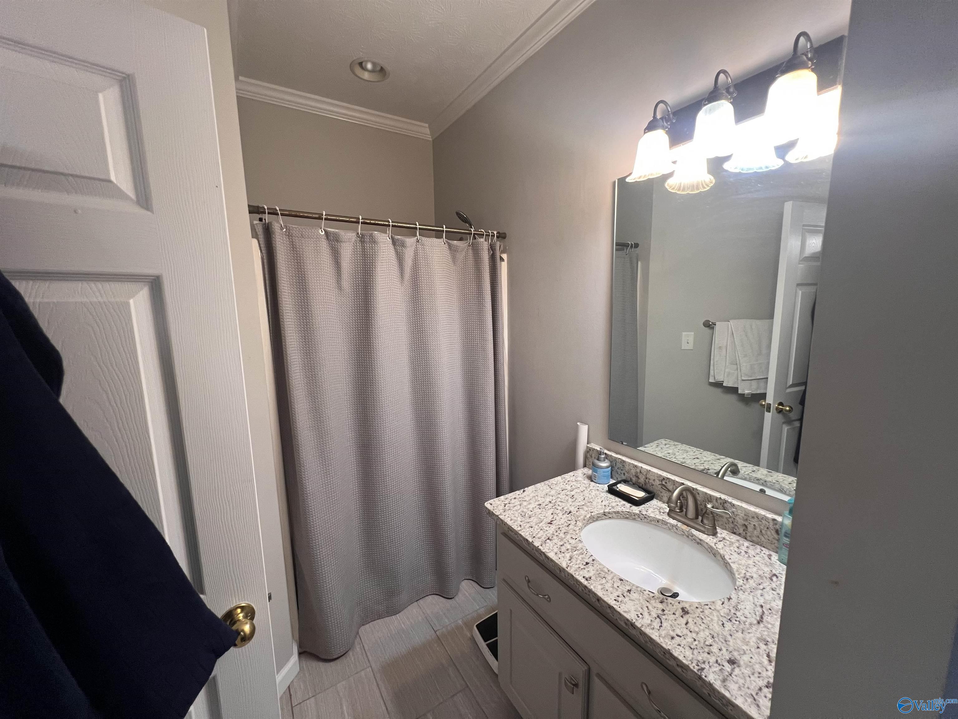 2960 Lakeshore Drive