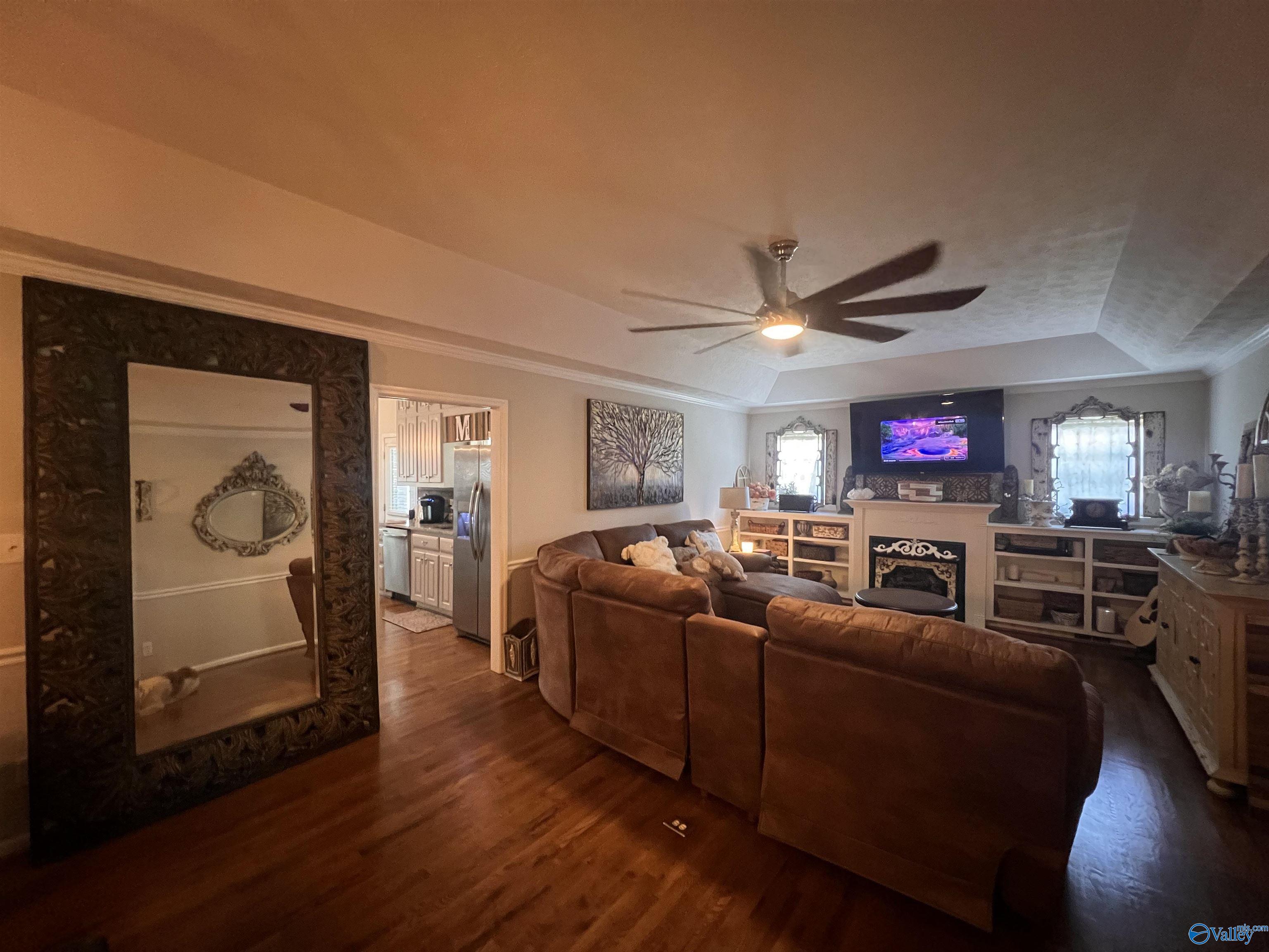 2960 Lakeshore Drive