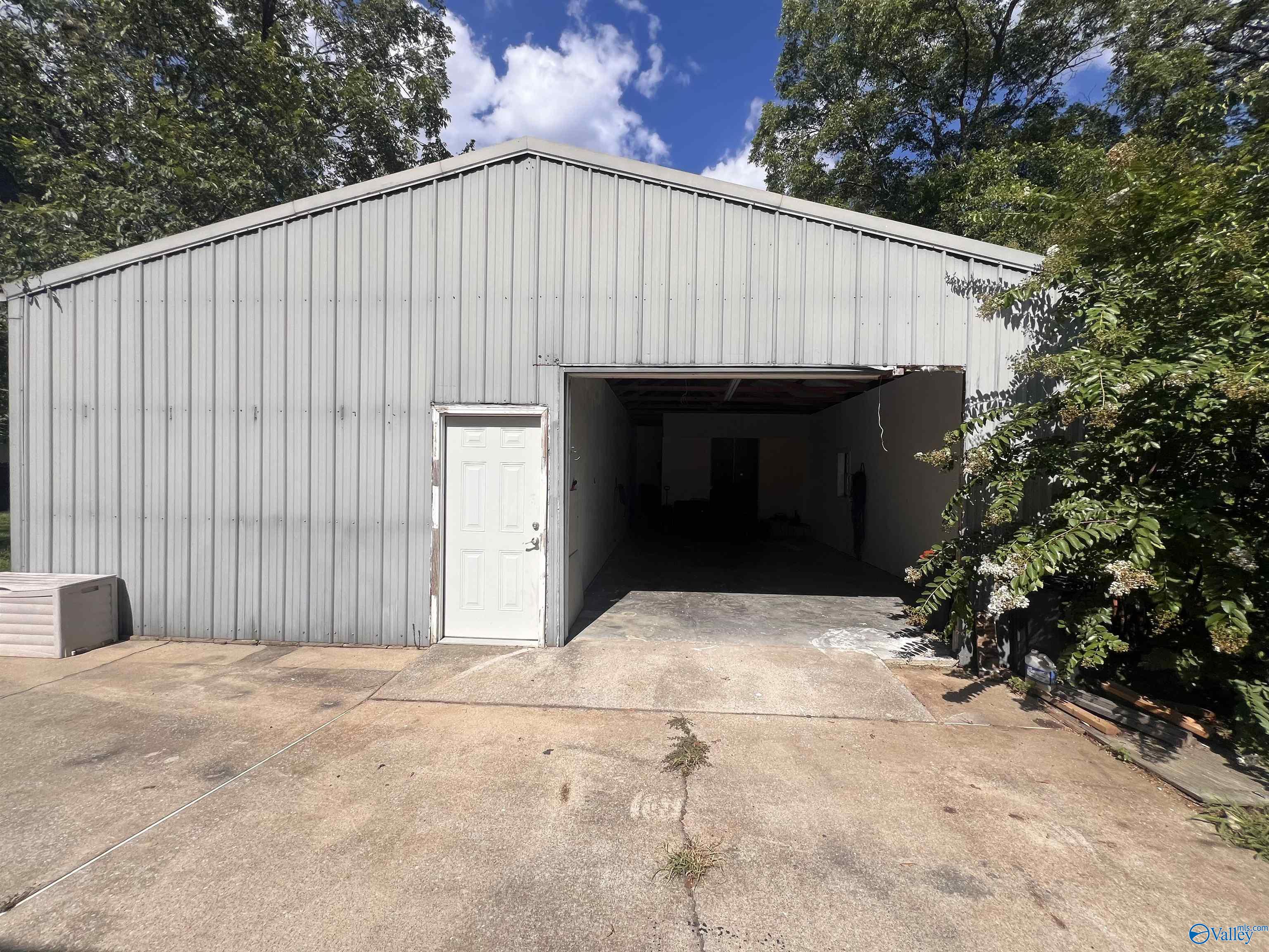 2960 Lakeshore Drive