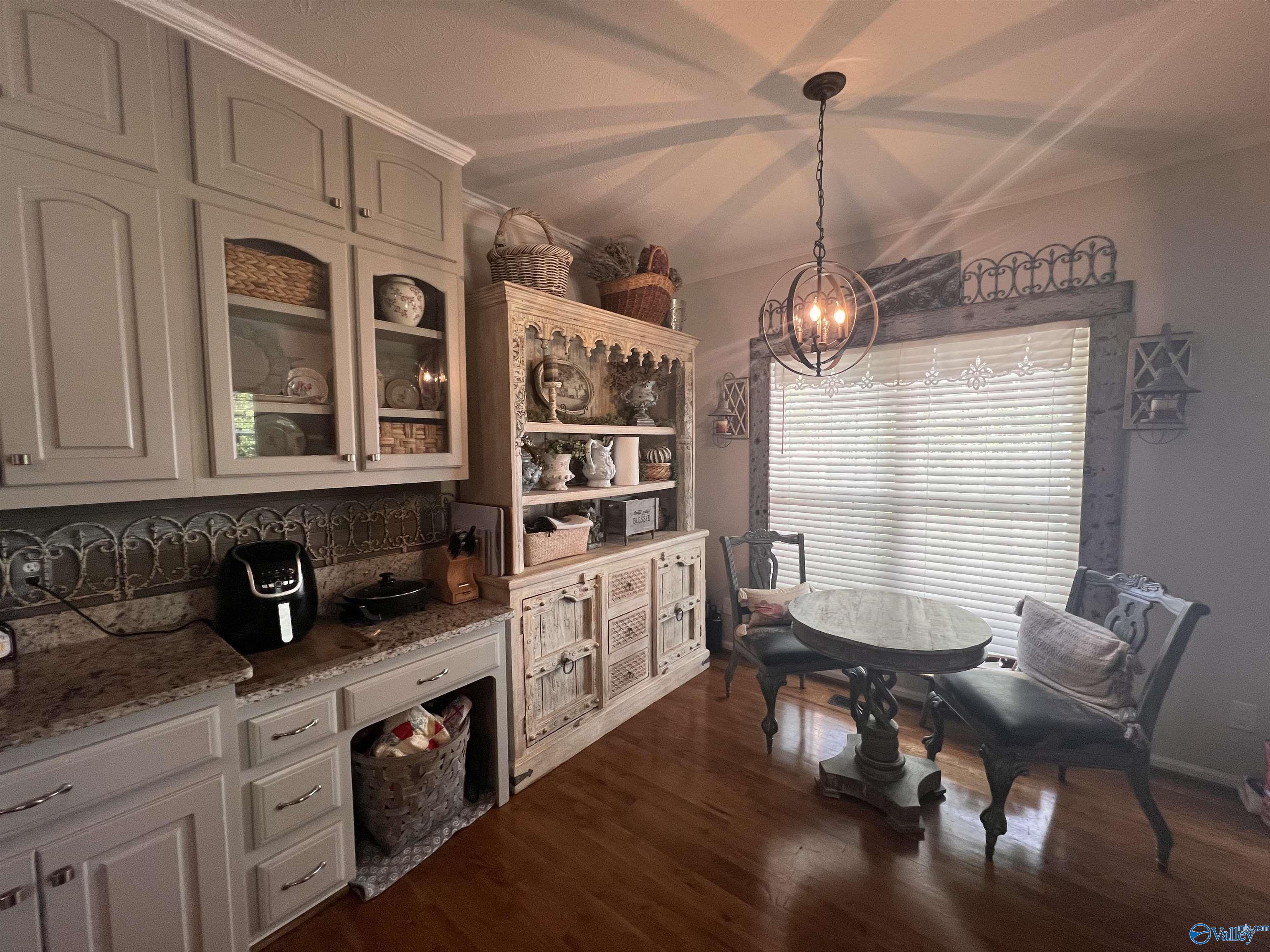 2960 Lakeshore Drive