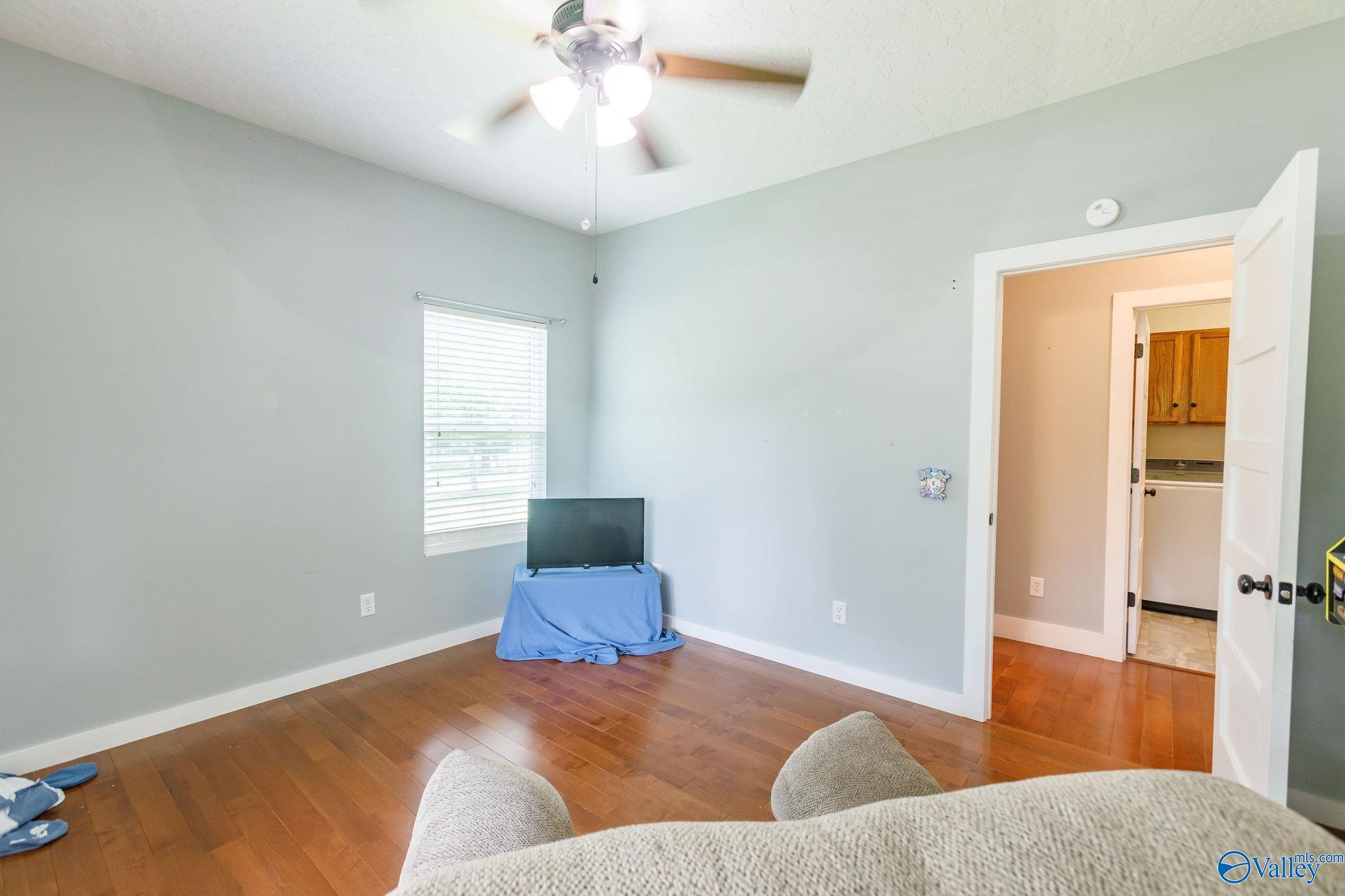 1102 Pineview Avenue