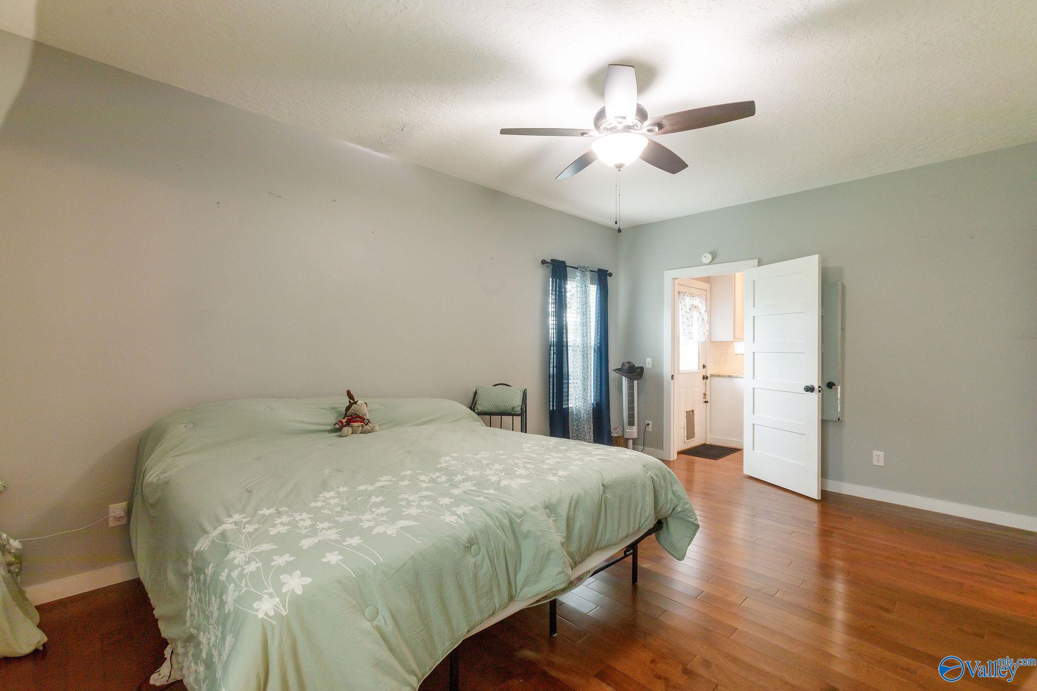 1102 Pineview Avenue