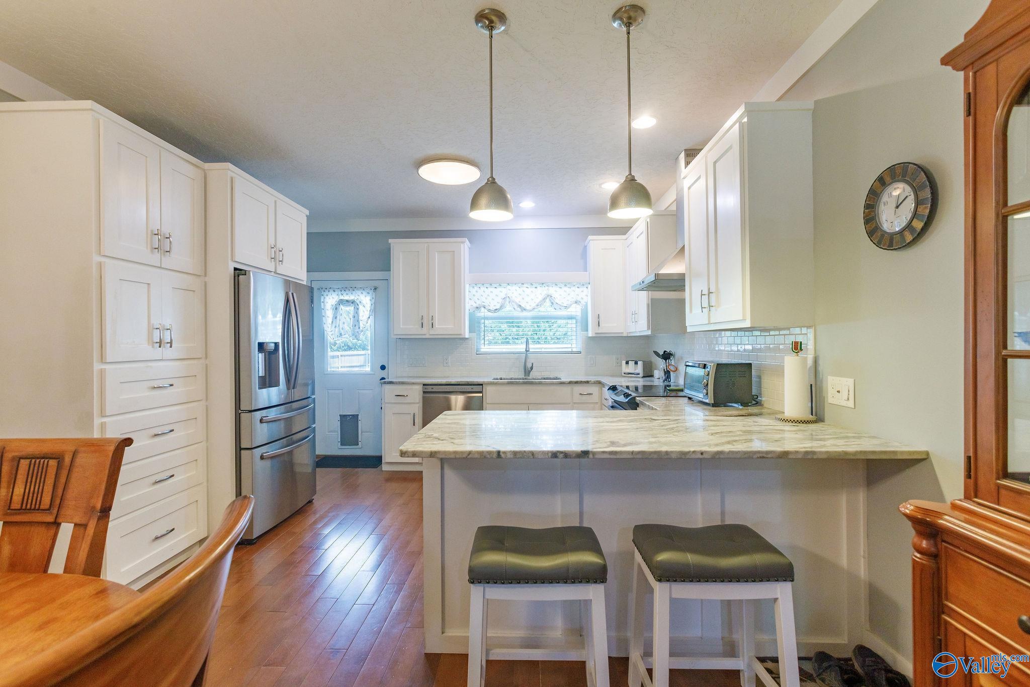 1102 Pineview Avenue