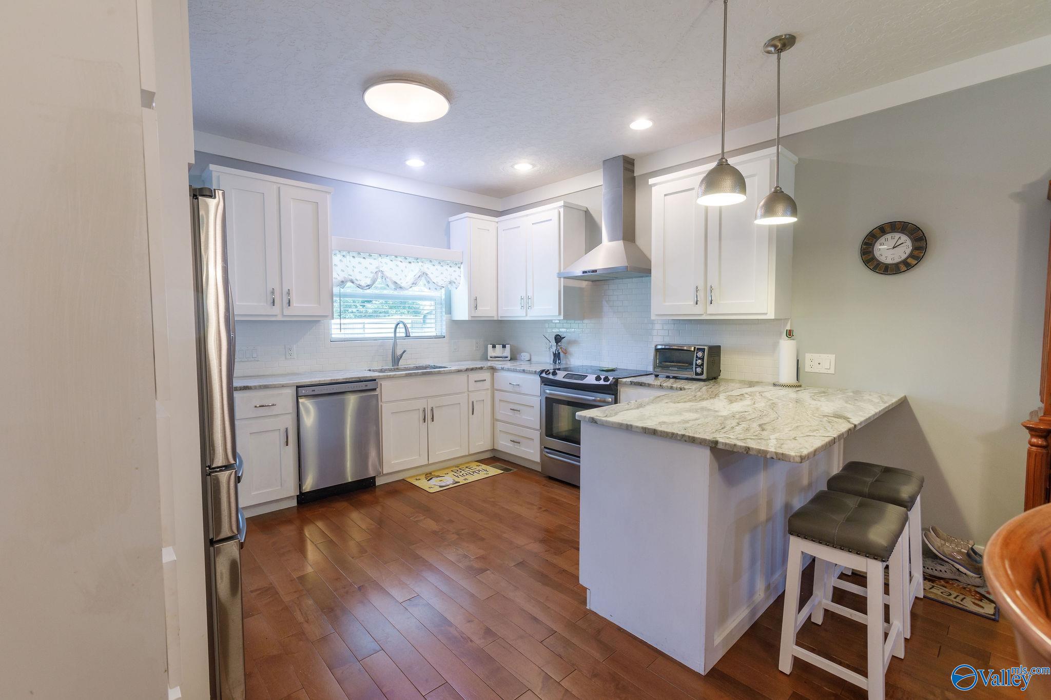 1102 Pineview Avenue