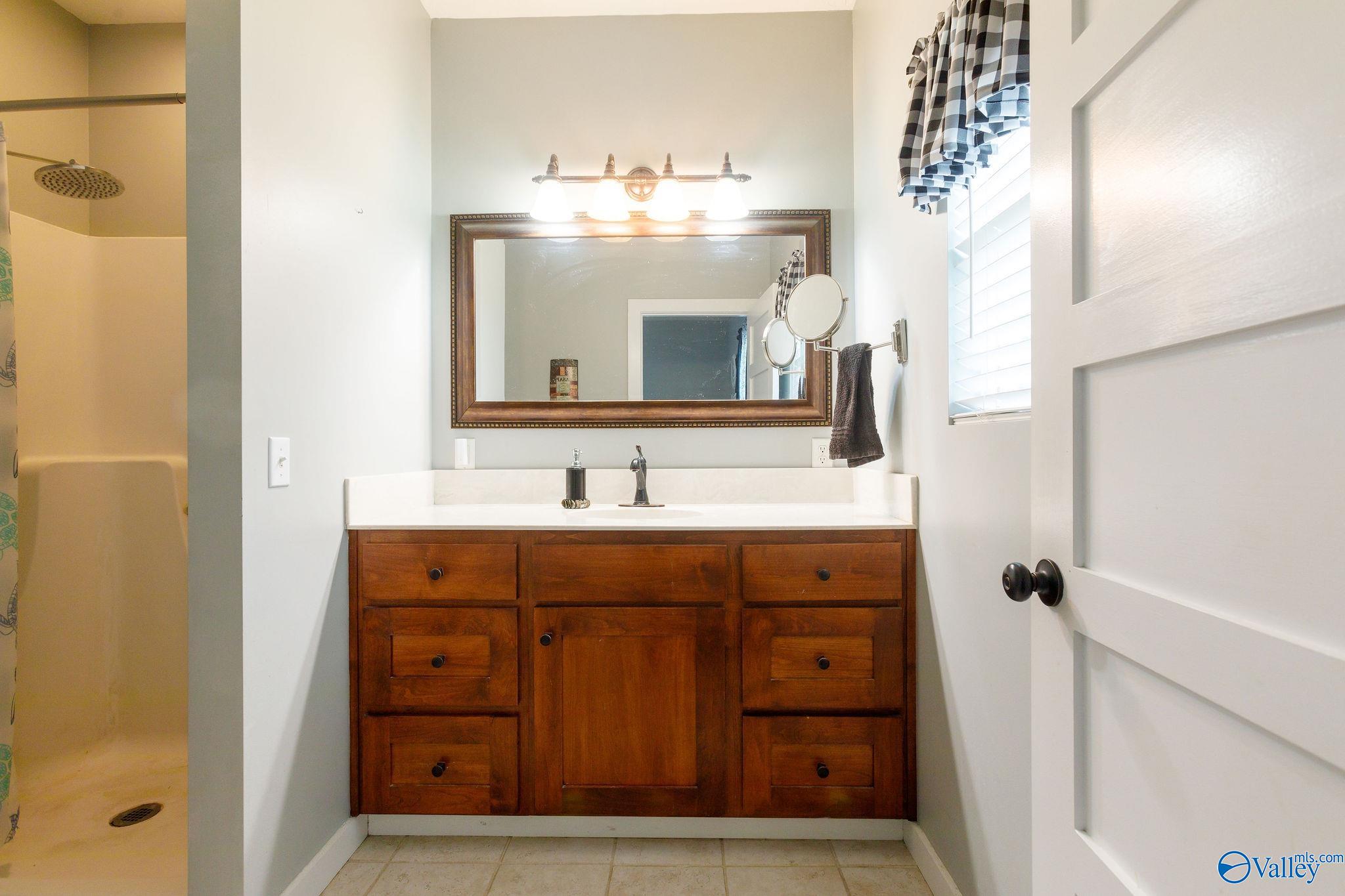 1102 Pineview Avenue