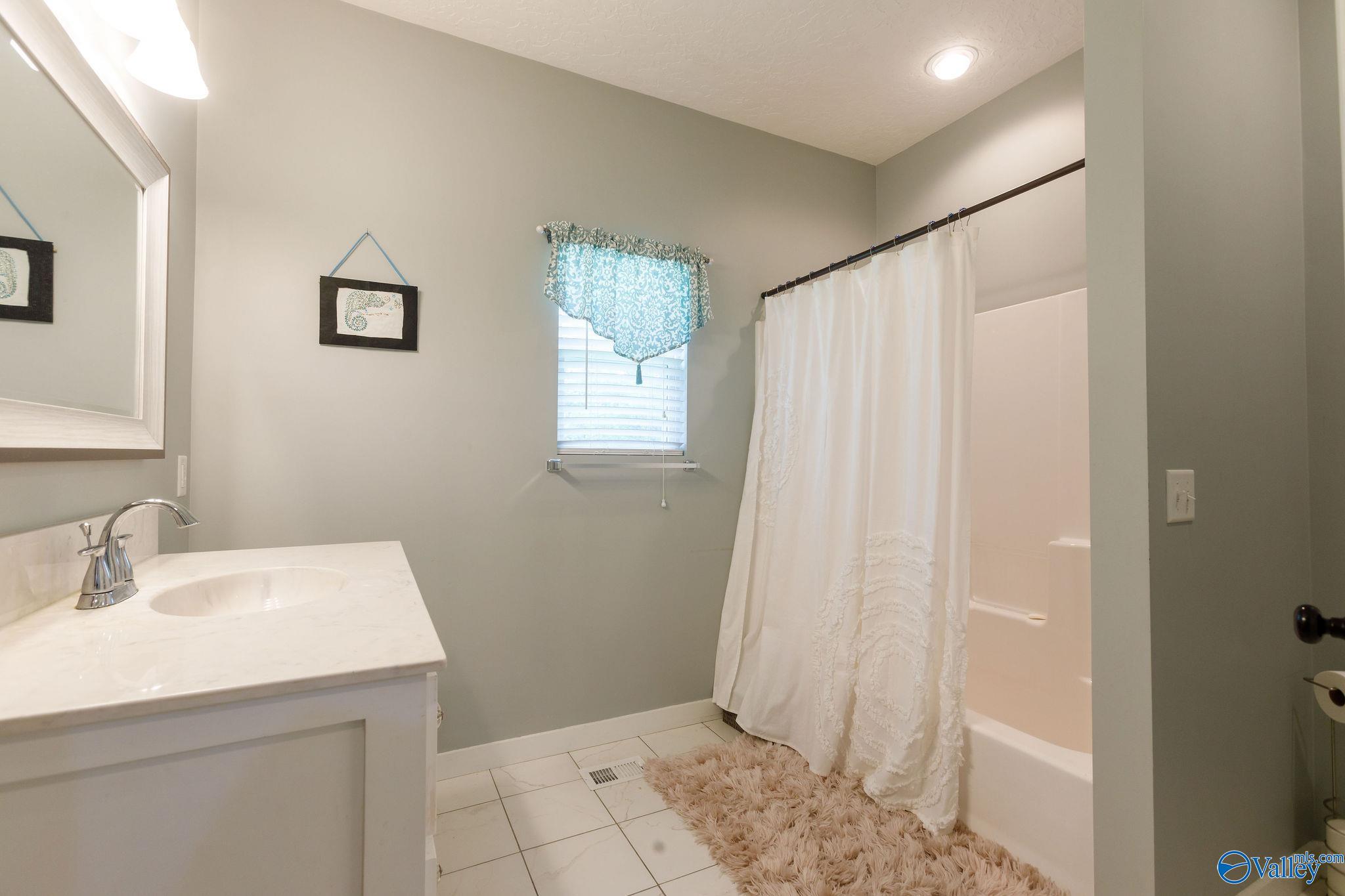 1102 Pineview Avenue