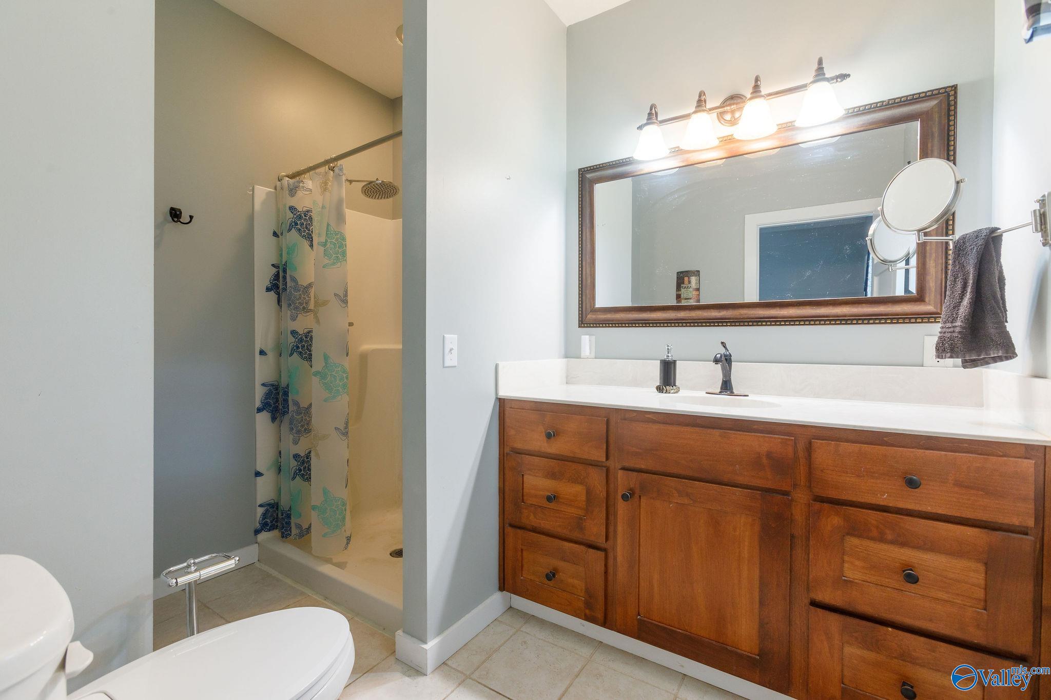 1102 Pineview Avenue