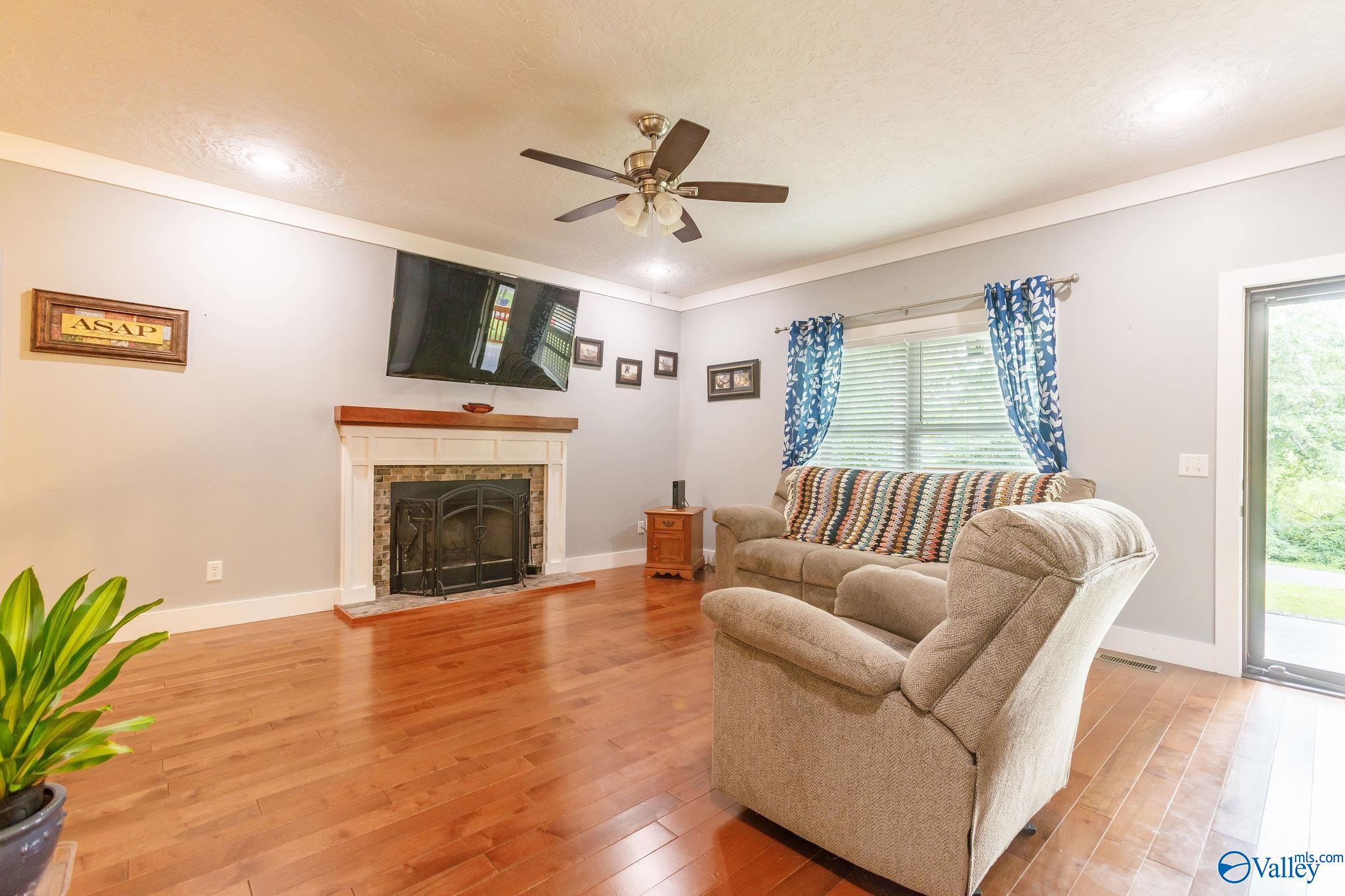 1102 Pineview Avenue