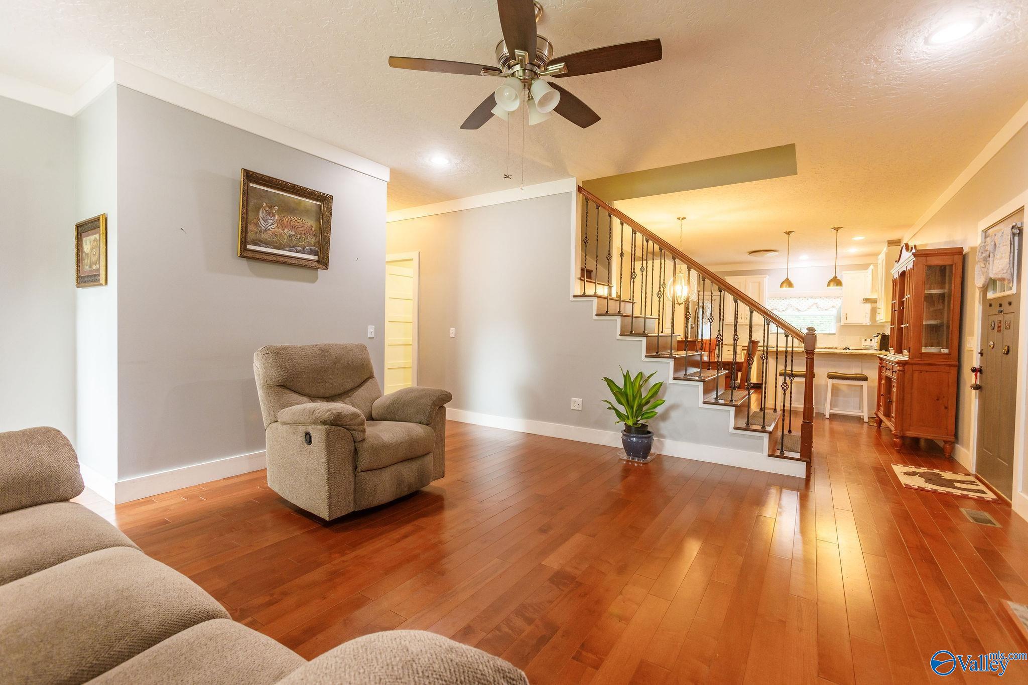 1102 Pineview Avenue