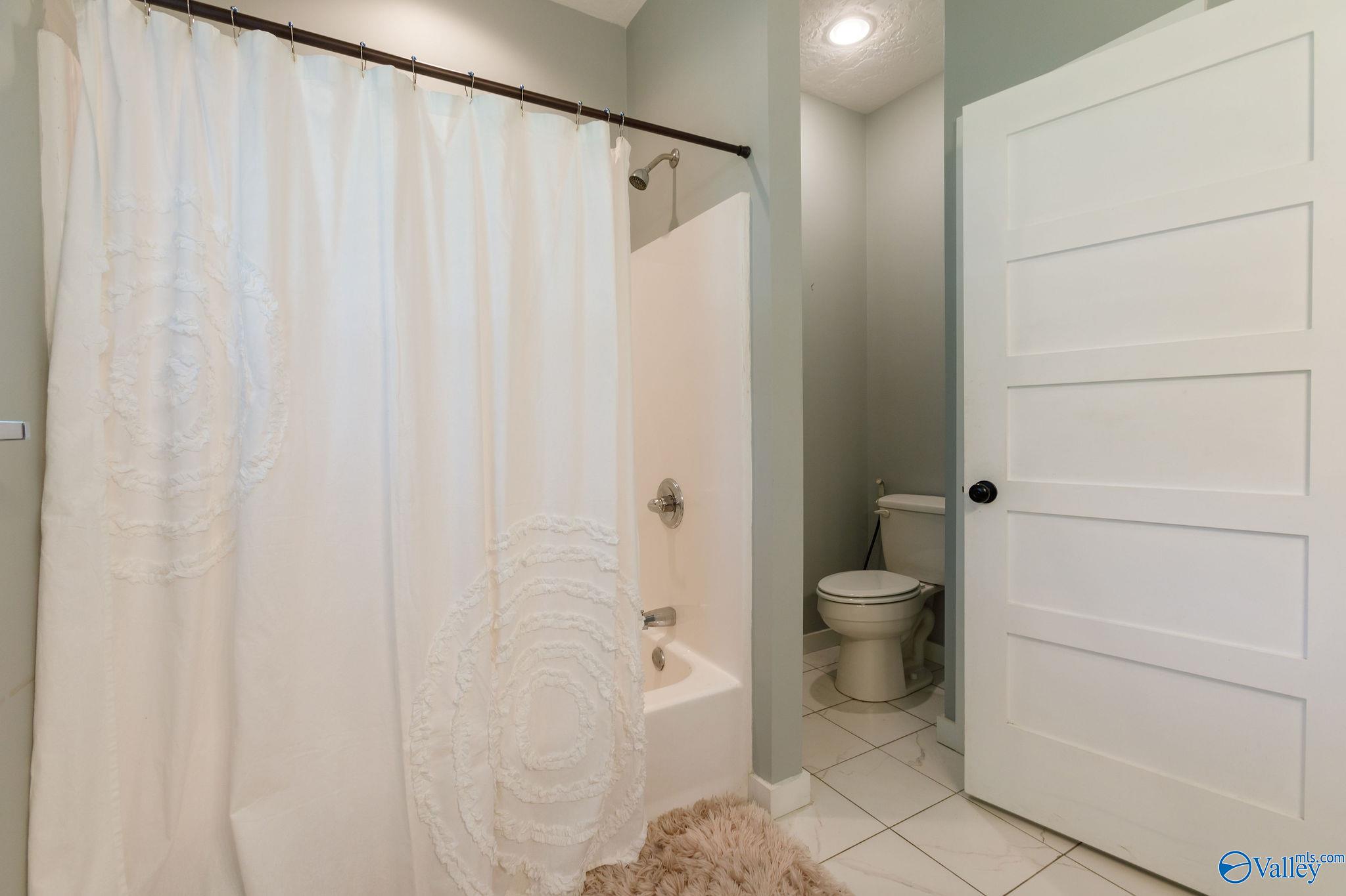 1102 Pineview Avenue