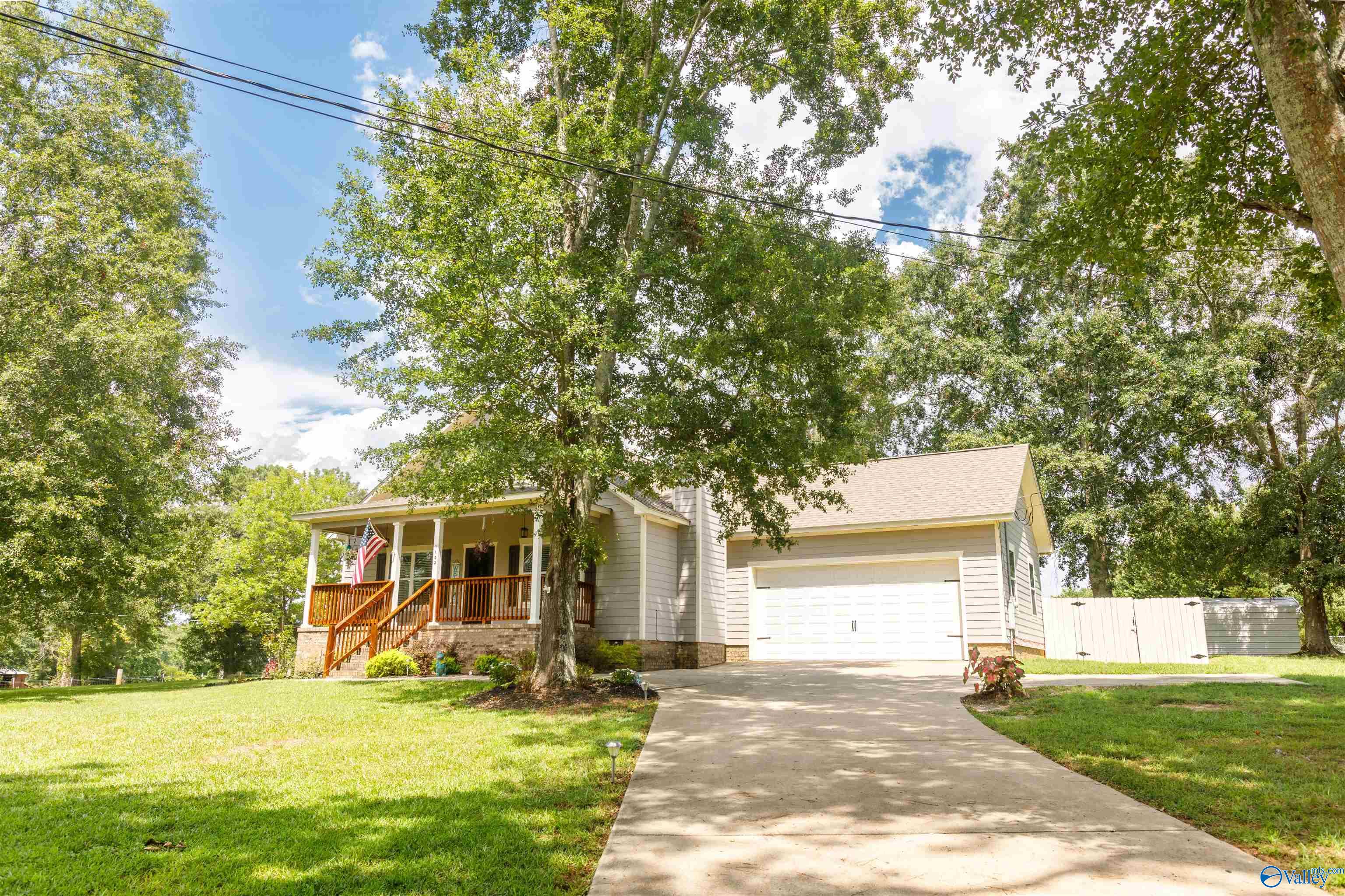 1102 Pineview Avenue