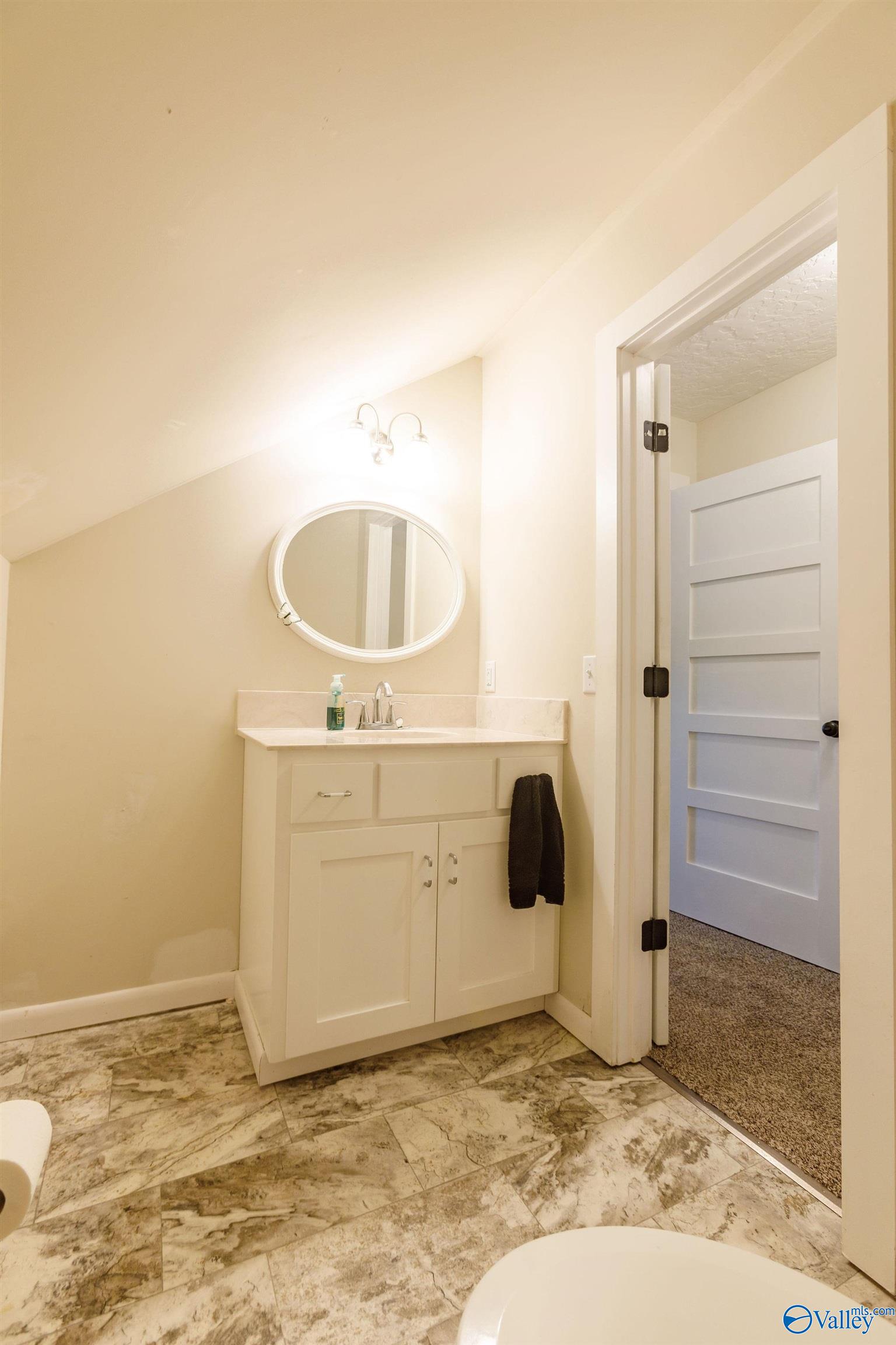 1102 Pineview Avenue