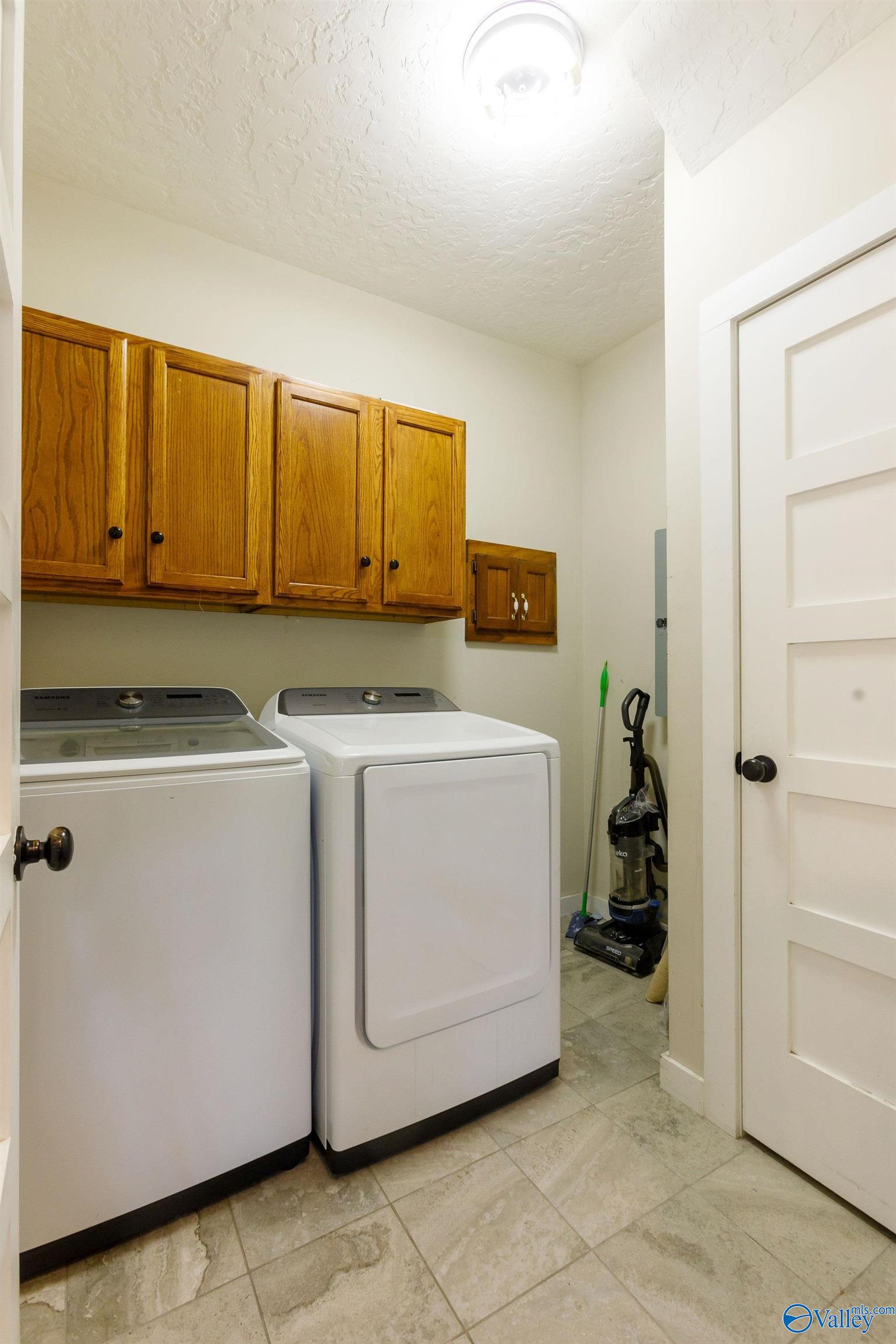 1102 Pineview Avenue