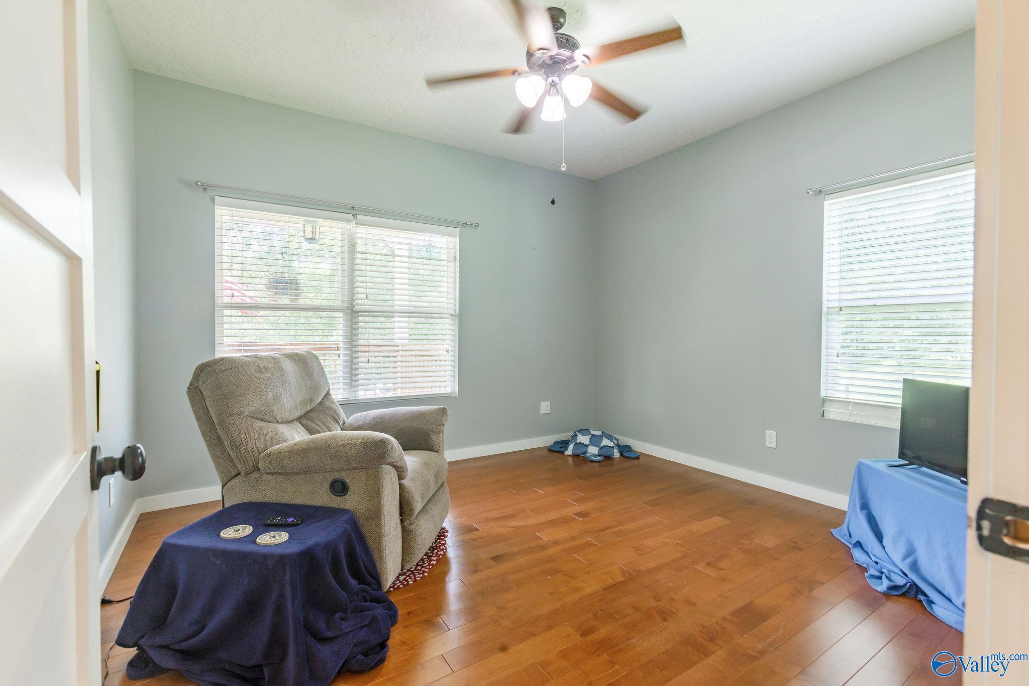 1102 Pineview Avenue