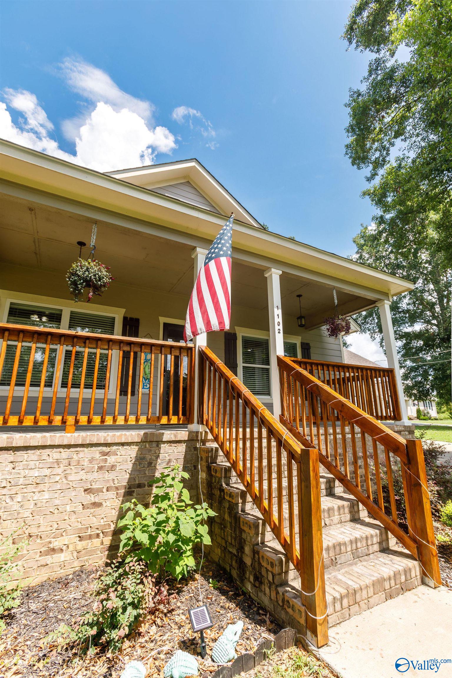 1102 Pineview Avenue